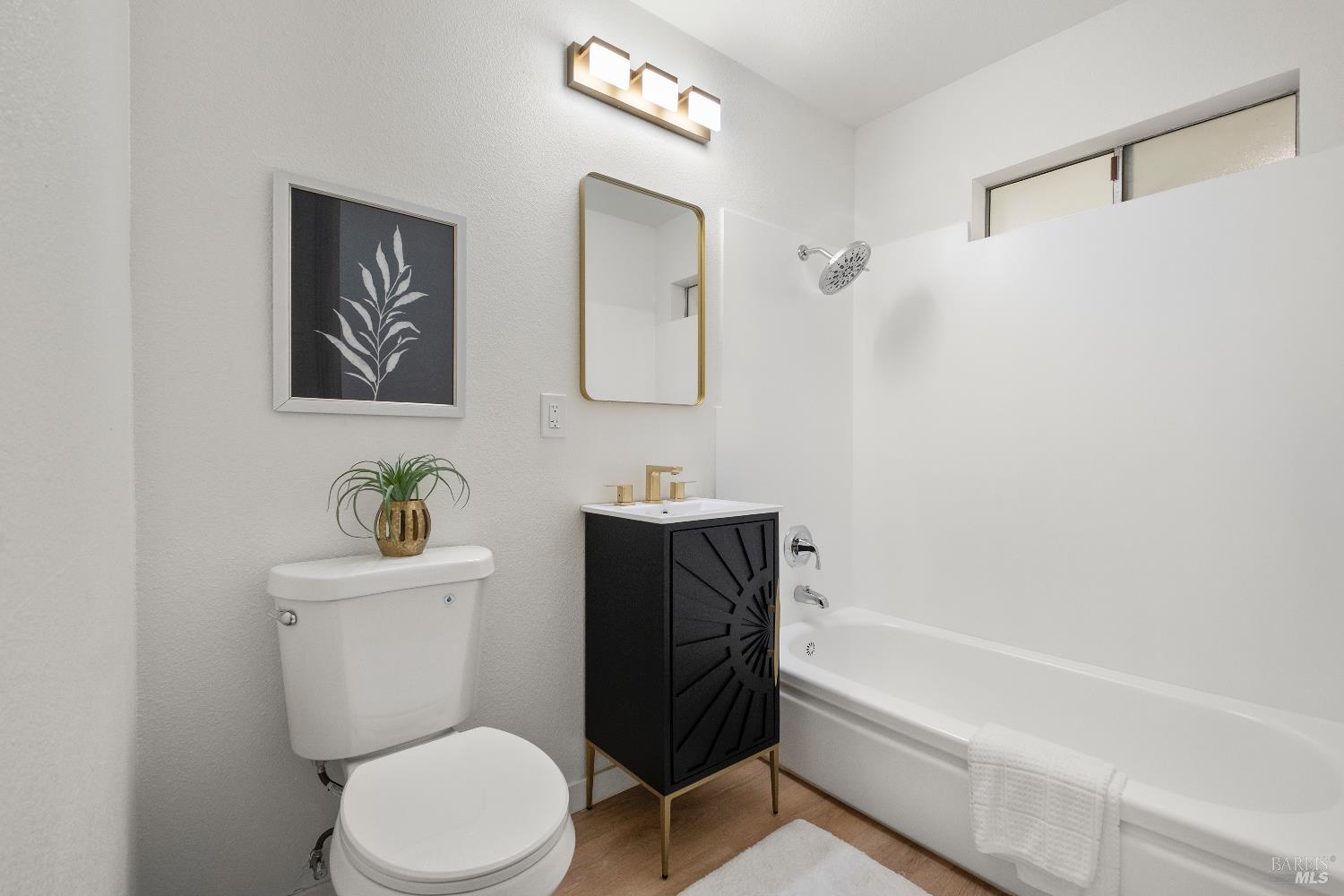 Detail Gallery Image 21 of 28 For 1313 Mcgregor Ave, Petaluma,  CA 94954 - 3 Beds | 1 Baths