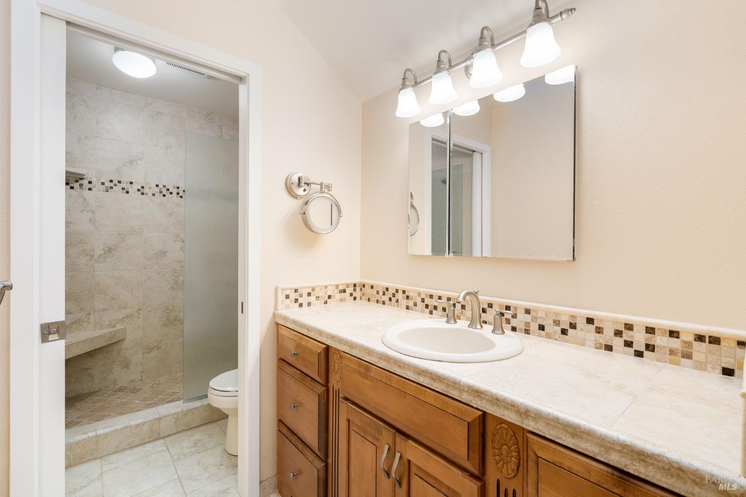 Detail Gallery Image 11 of 47 For 2322 Lakeview Dr, Santa Rosa,  CA 95405 - 3 Beds | 2 Baths