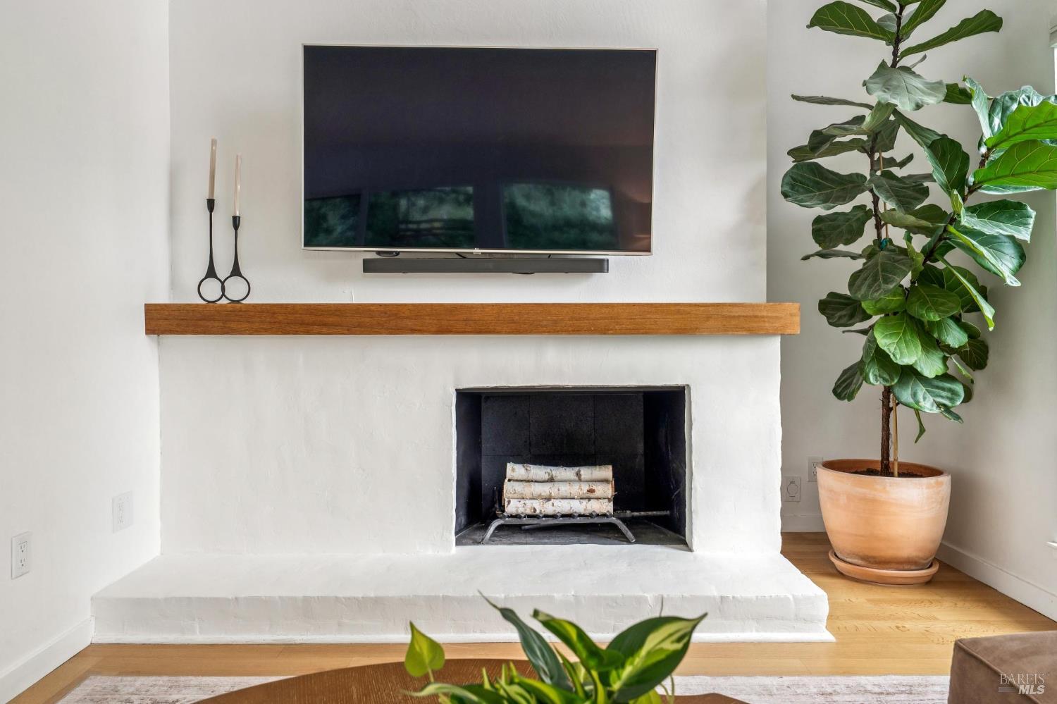 Detail Gallery Image 9 of 49 For 25 Palomino Cir, Novato,  CA 94947 - 5 Beds | 2/1 Baths