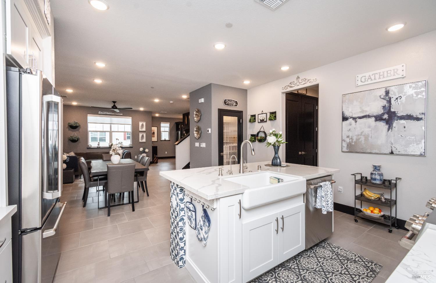Detail Gallery Image 3 of 52 For 324 Pear Tree Ter #D,  Napa,  CA 94558 - 3 Beds | 2/1 Baths