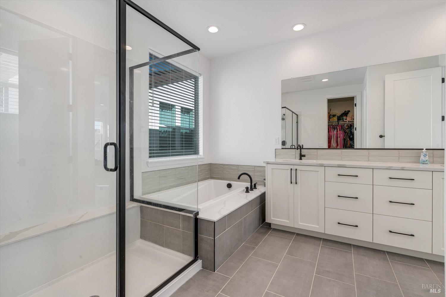 Detail Gallery Image 37 of 45 For 303 Flagship Dr, Napa,  CA 94558 - 4 Beds | 3 Baths