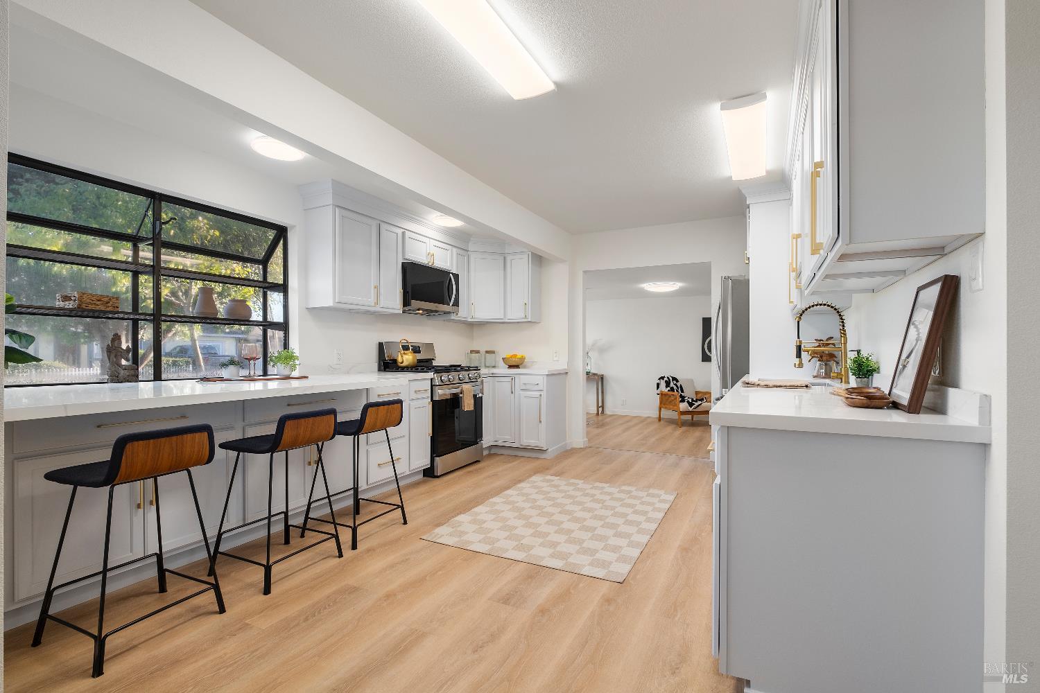 Detail Gallery Image 13 of 28 For 1313 Mcgregor Ave, Petaluma,  CA 94954 - 3 Beds | 1 Baths