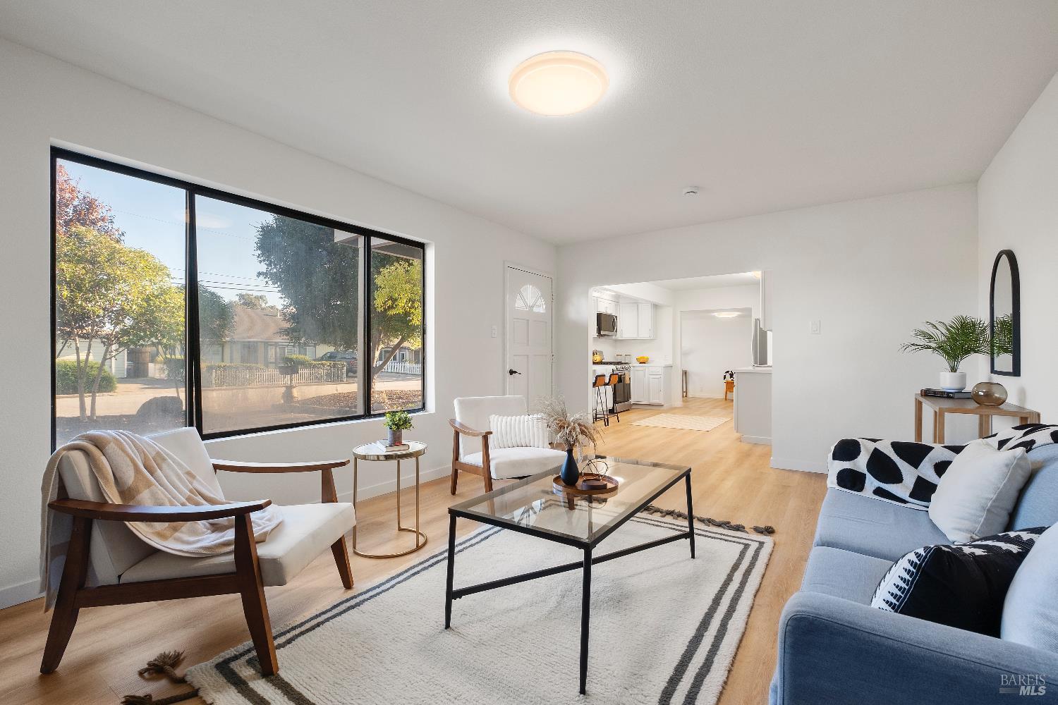 Detail Gallery Image 5 of 28 For 1313 Mcgregor Ave, Petaluma,  CA 94954 - 3 Beds | 1 Baths