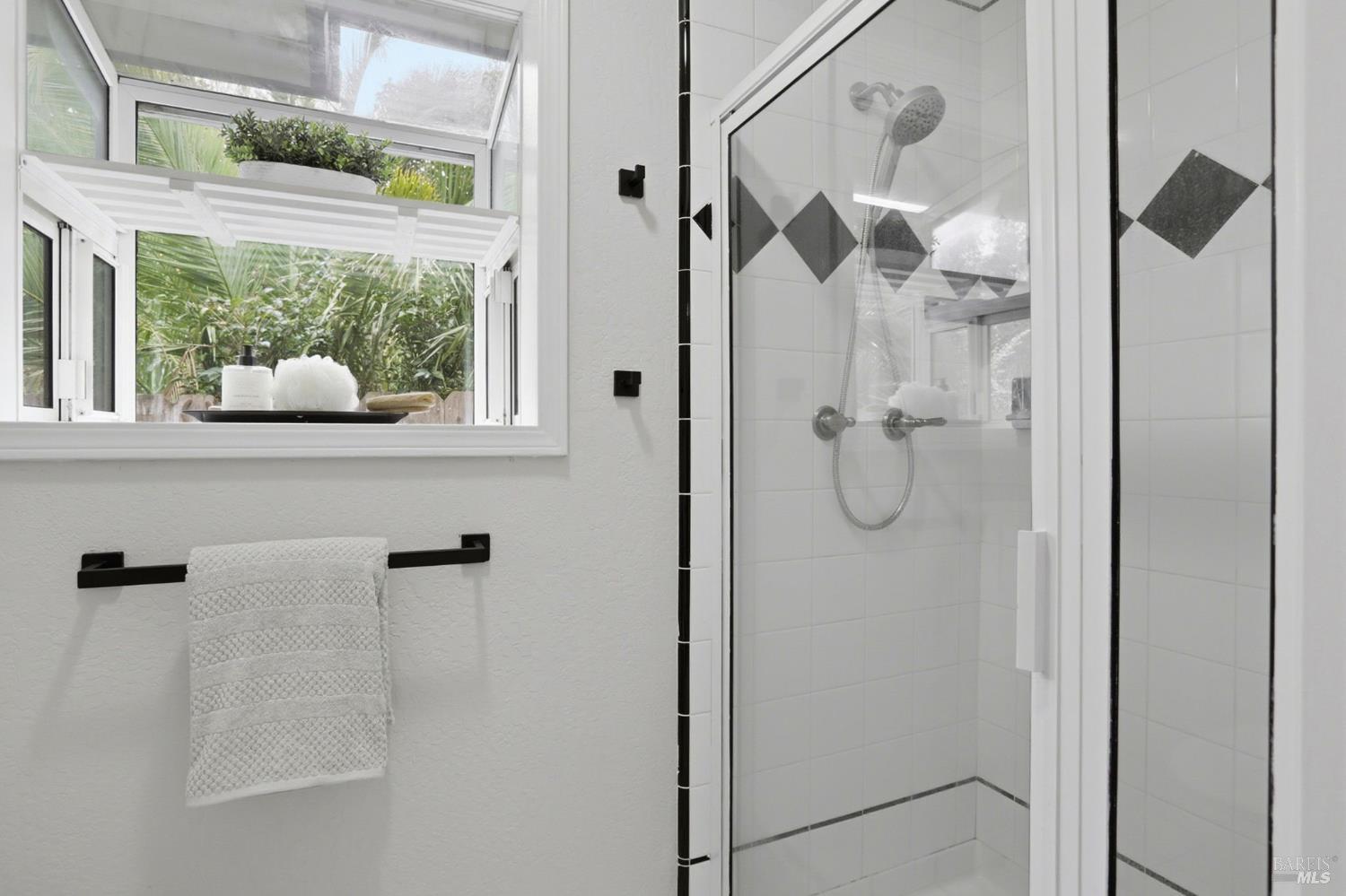 Detail Gallery Image 33 of 44 For 12 Angelica Ct, Novato,  CA 94947 - 3 Beds | 2 Baths