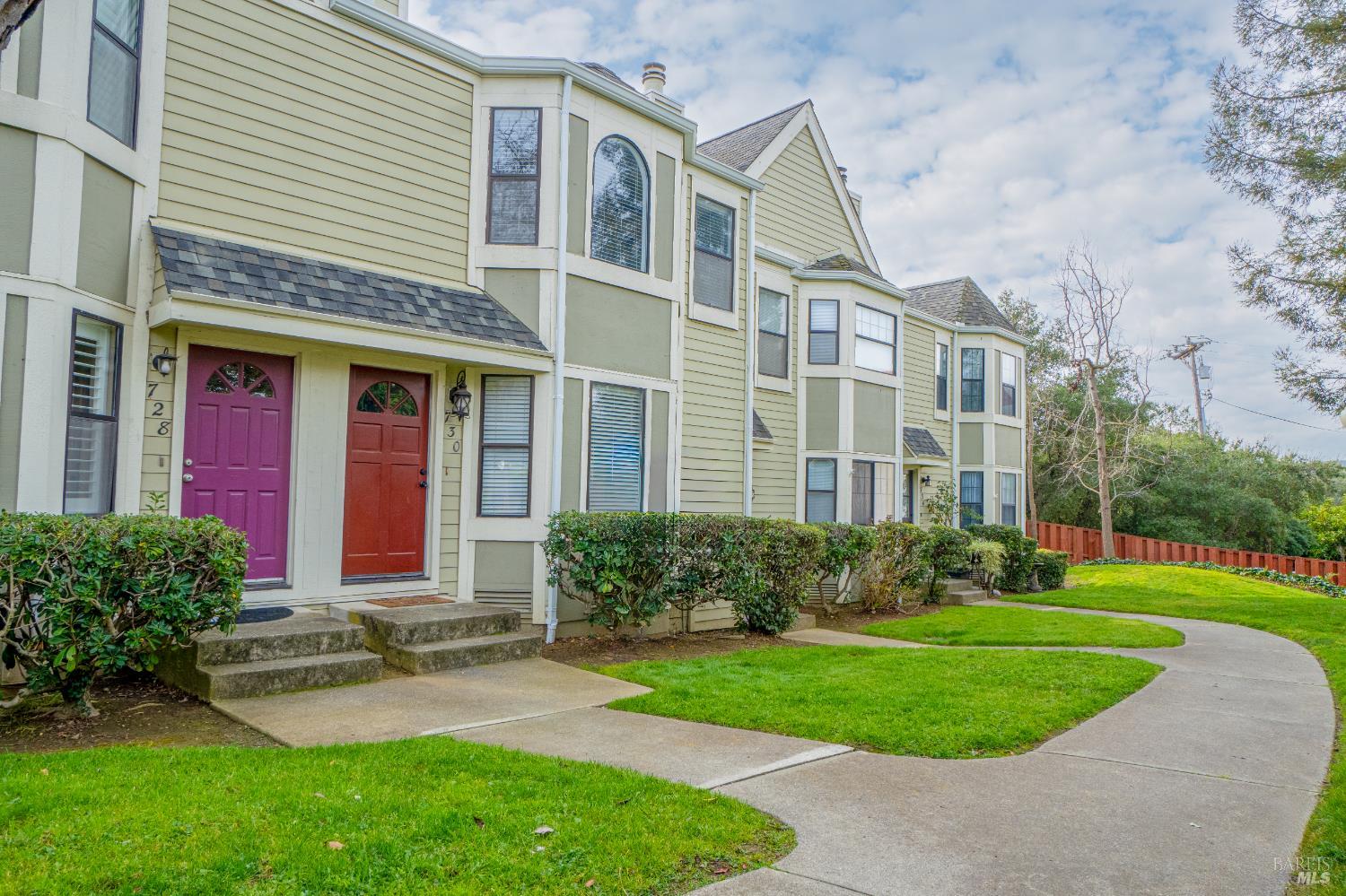 Detail Gallery Image 2 of 23 For 730 Military Unkn, Benicia,  CA 94510 - 2 Beds | 2/1 Baths