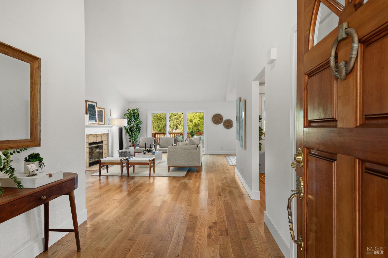 Detail Gallery Image 8 of 53 For 408 Woodley Way, Santa Rosa,  CA 95409 - 3 Beds | 2/1 Baths