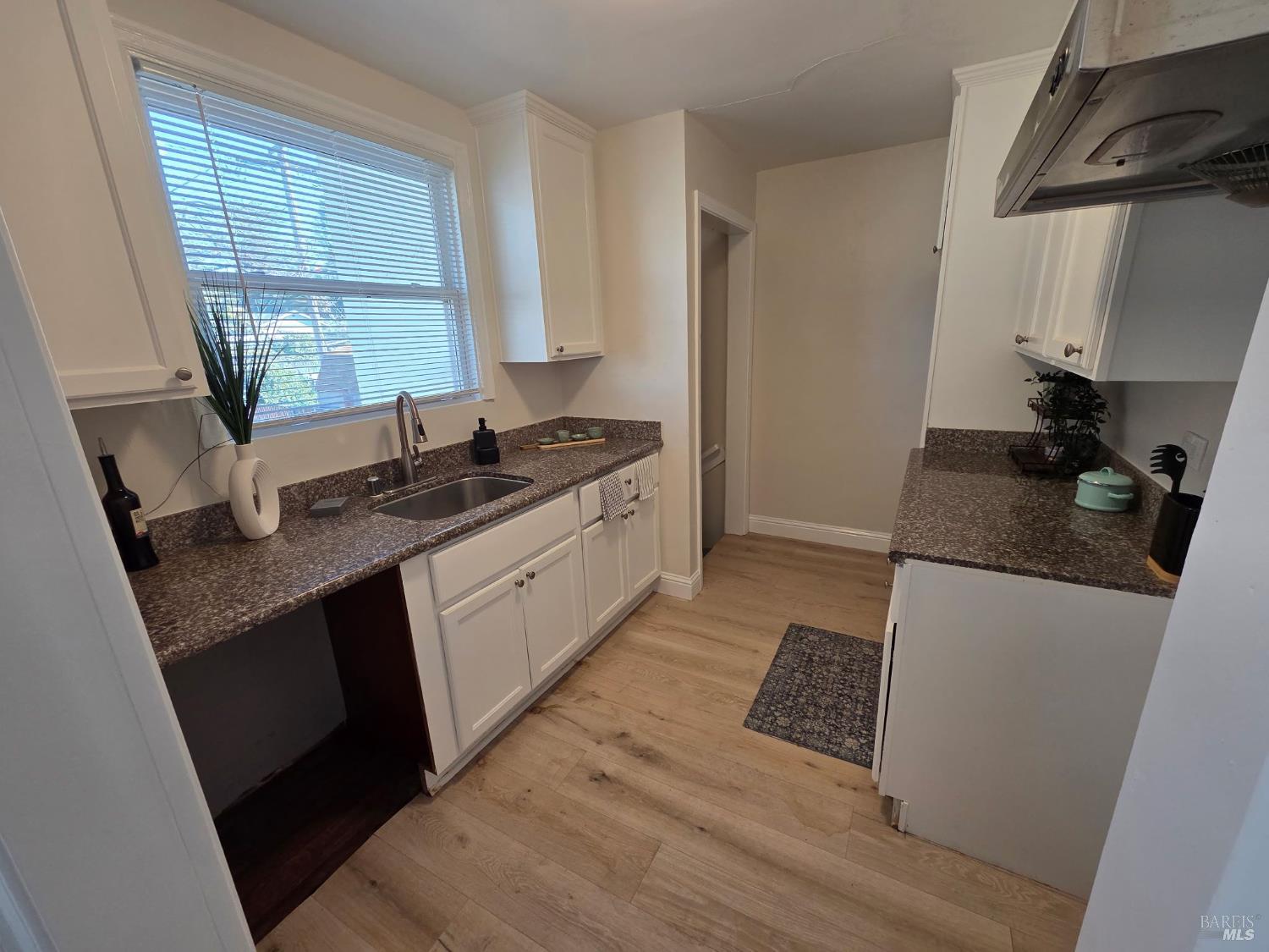 Detail Gallery Image 5 of 18 For 108 Hermosa Ave, Vallejo,  CA 94589 - 3 Beds | 1 Baths