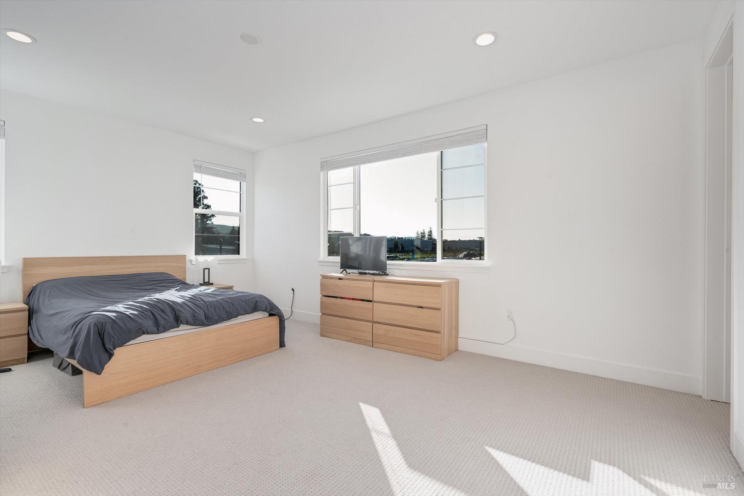 Detail Gallery Image 34 of 45 For 303 Flagship Dr, Napa,  CA 94558 - 4 Beds | 3 Baths