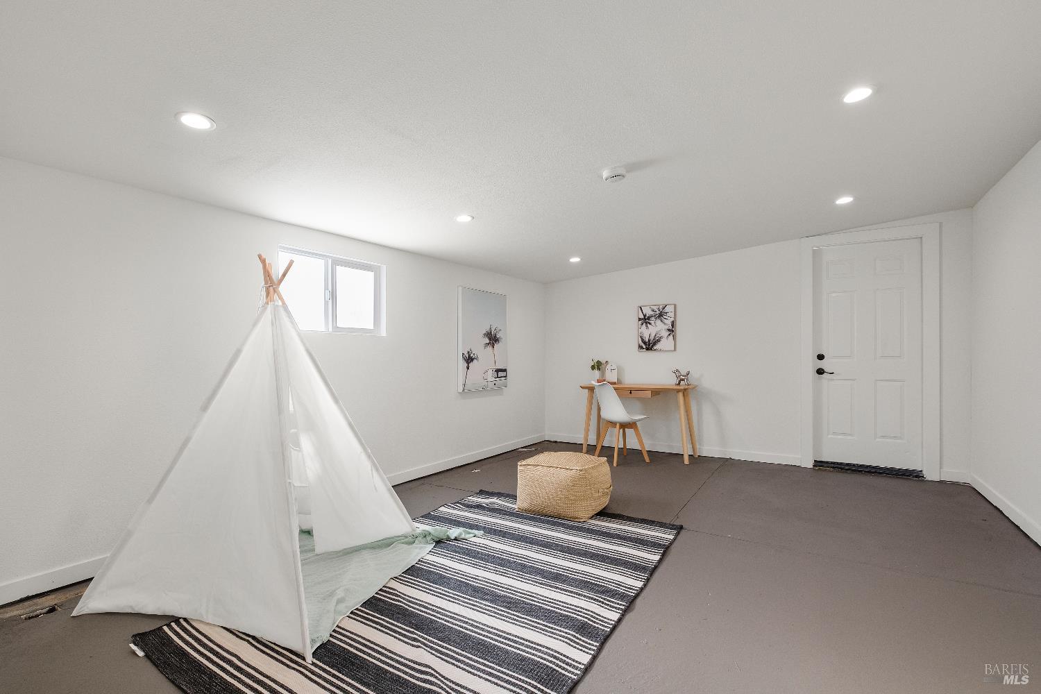 Detail Gallery Image 25 of 28 For 1313 Mcgregor Ave, Petaluma,  CA 94954 - 3 Beds | 1 Baths