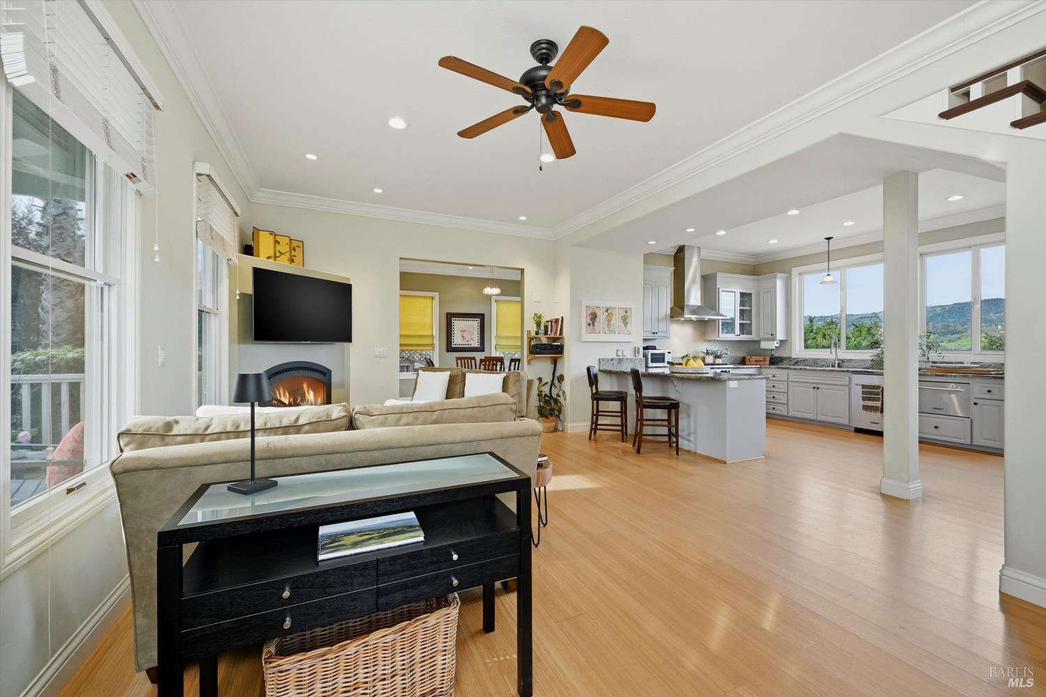 Detail Gallery Image 8 of 43 For 21402 Geyserville Ave, Geyserville,  CA 95441 - 3 Beds | 2 Baths