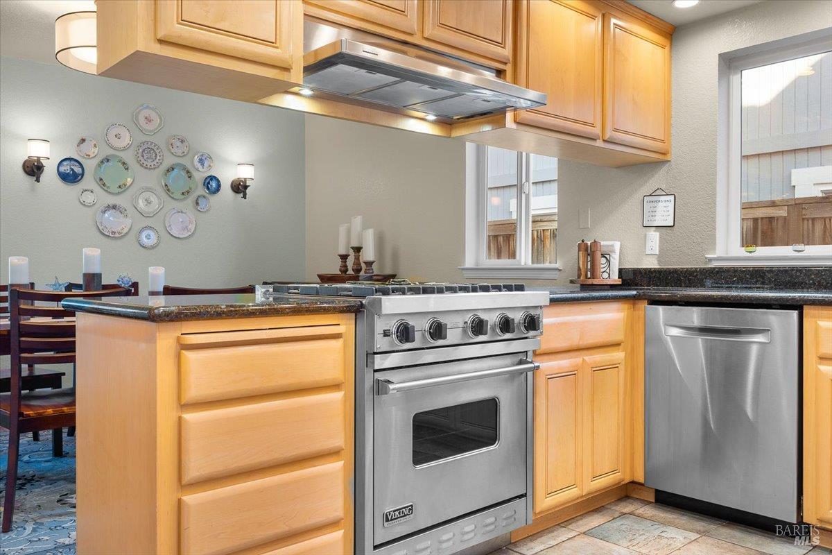 Detail Gallery Image 11 of 54 For 1631 Gamay St, Santa Rosa,  CA 95403 - 3 Beds | 2/1 Baths