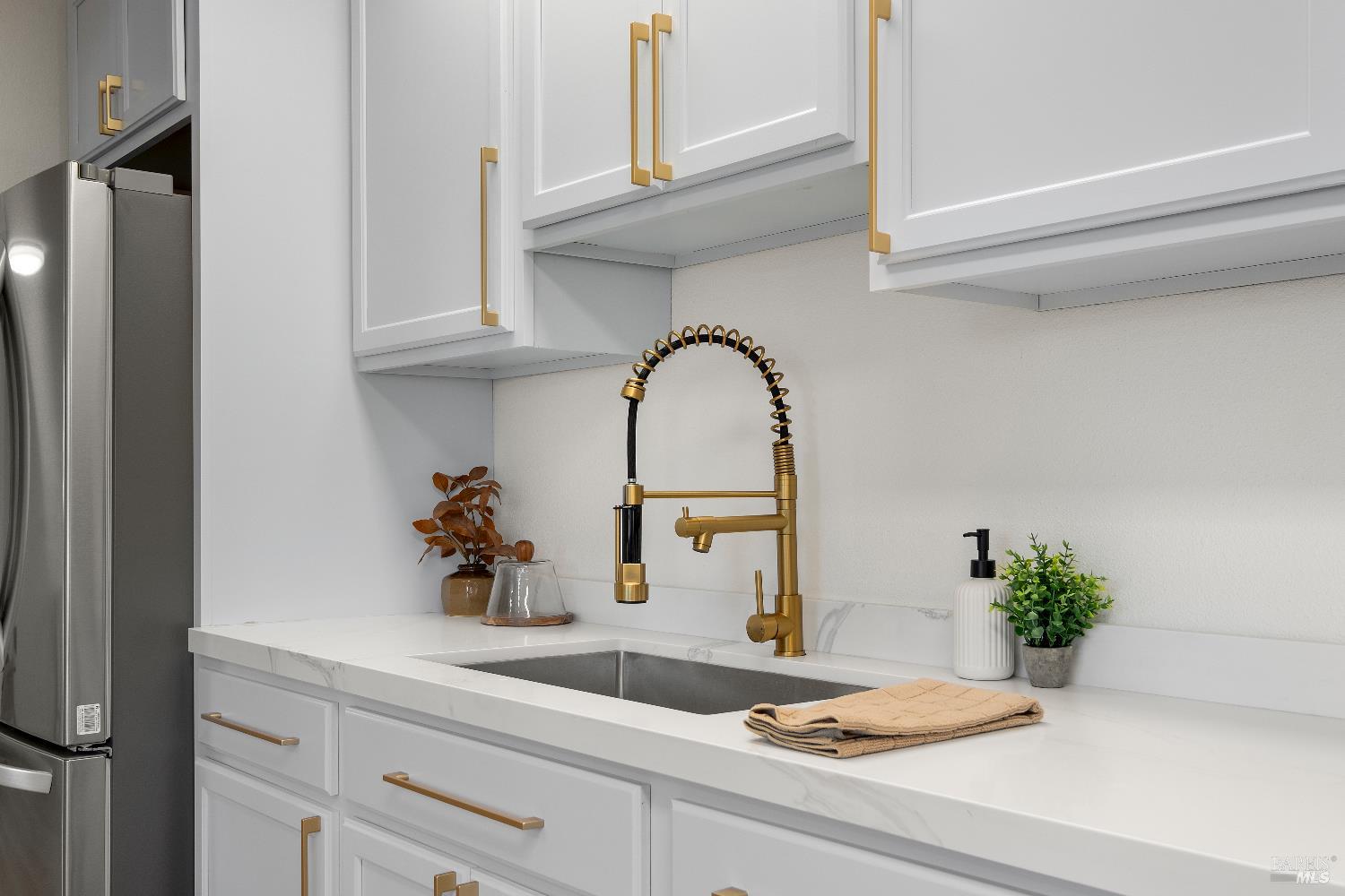 Detail Gallery Image 14 of 28 For 1313 Mcgregor Ave, Petaluma,  CA 94954 - 3 Beds | 1 Baths