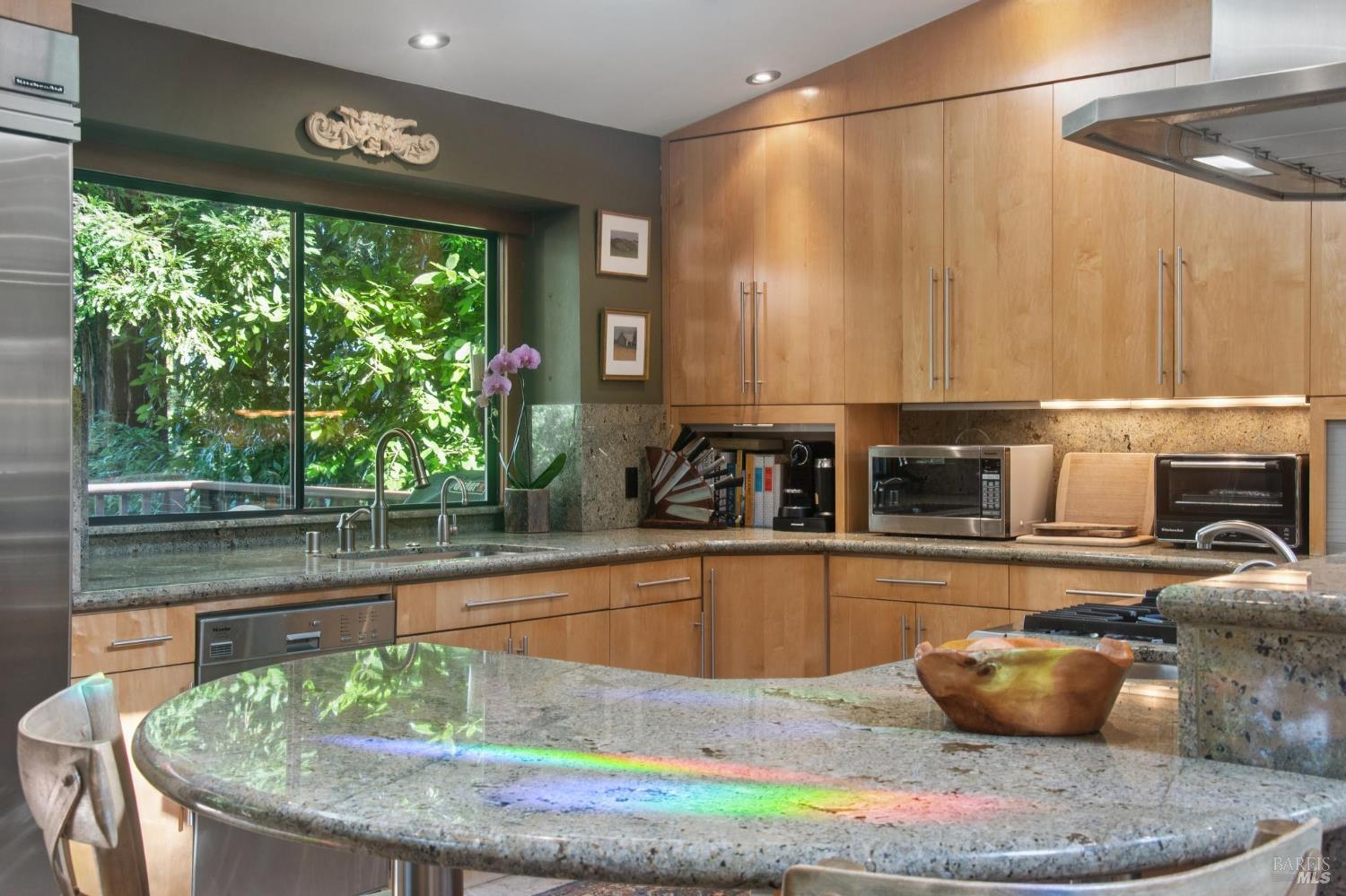 Detail Gallery Image 8 of 35 For 399 Marion Ave, Mill Valley,  CA 94941 - 3 Beds | 2/1 Baths