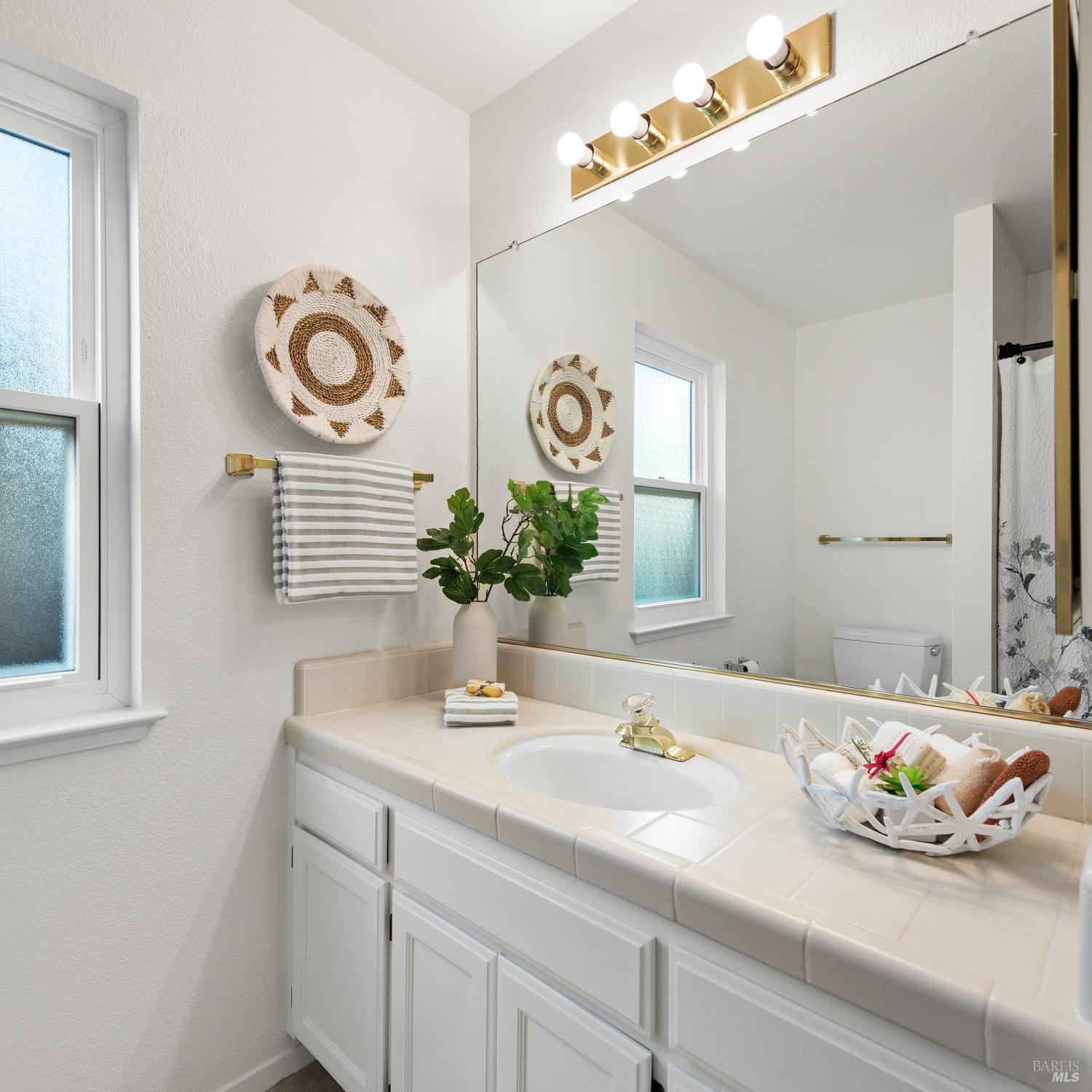 Detail Gallery Image 39 of 53 For 408 Woodley Way, Santa Rosa,  CA 95409 - 3 Beds | 2/1 Baths