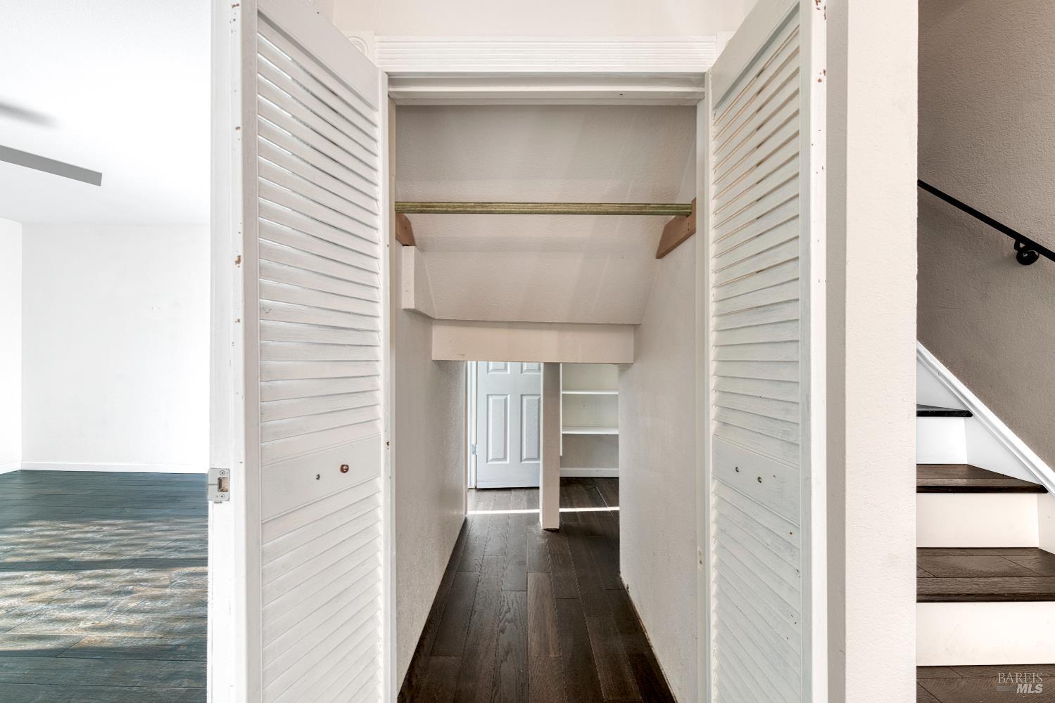 Detail Gallery Image 10 of 30 For 1534 Buchanan St, Novato,  CA 94947 - 5 Beds | 3/1 Baths