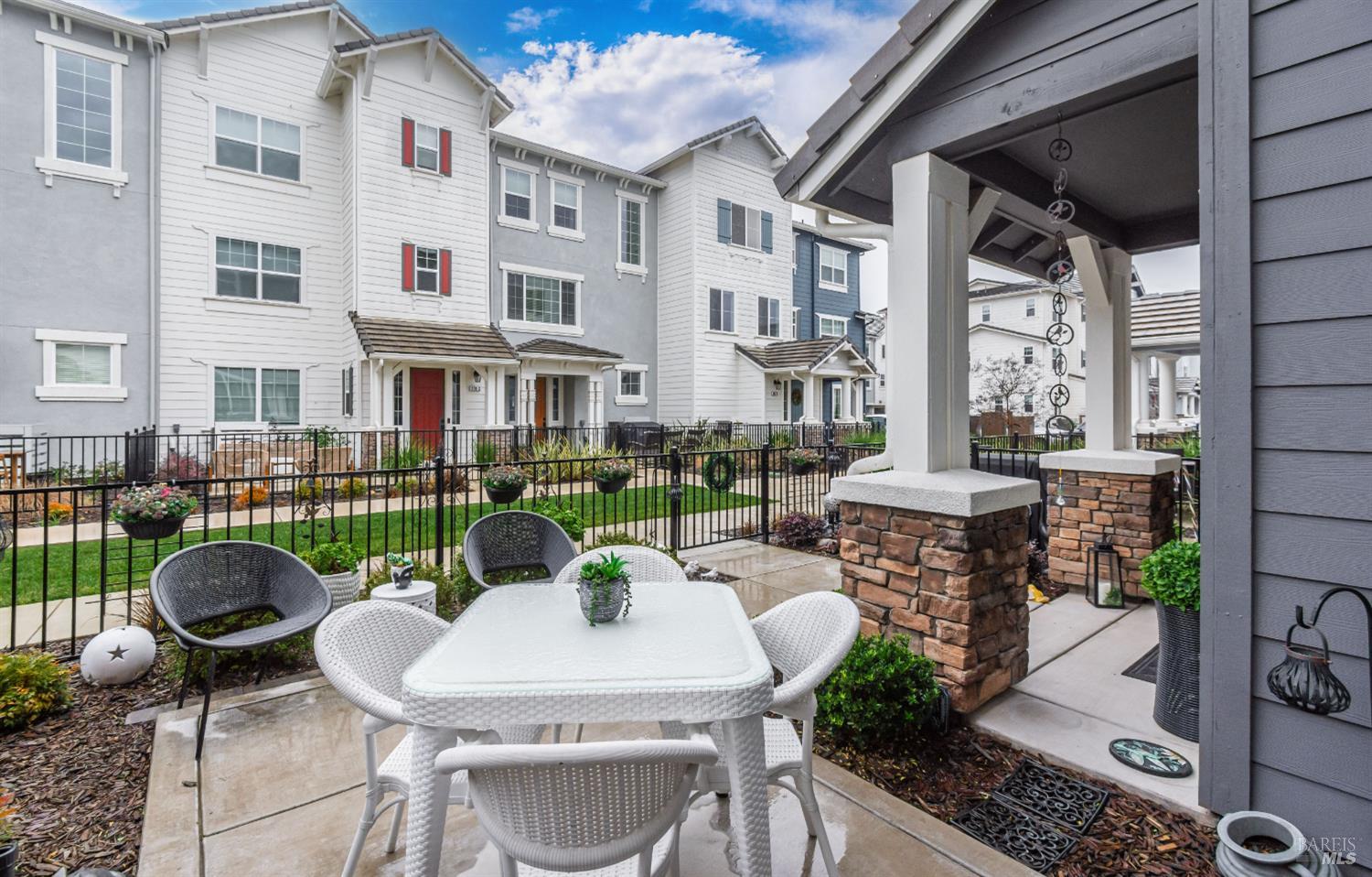 Detail Gallery Image 49 of 52 For 324 Pear Tree Ter #D,  Napa,  CA 94558 - 3 Beds | 2/1 Baths