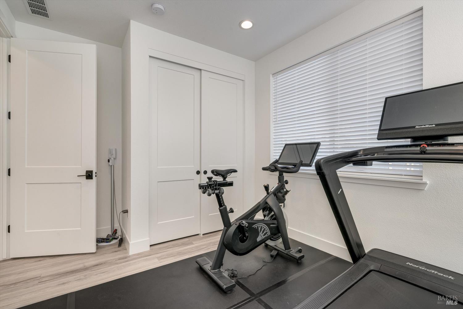 Detail Gallery Image 7 of 45 For 303 Flagship Dr, Napa,  CA 94558 - 4 Beds | 3 Baths