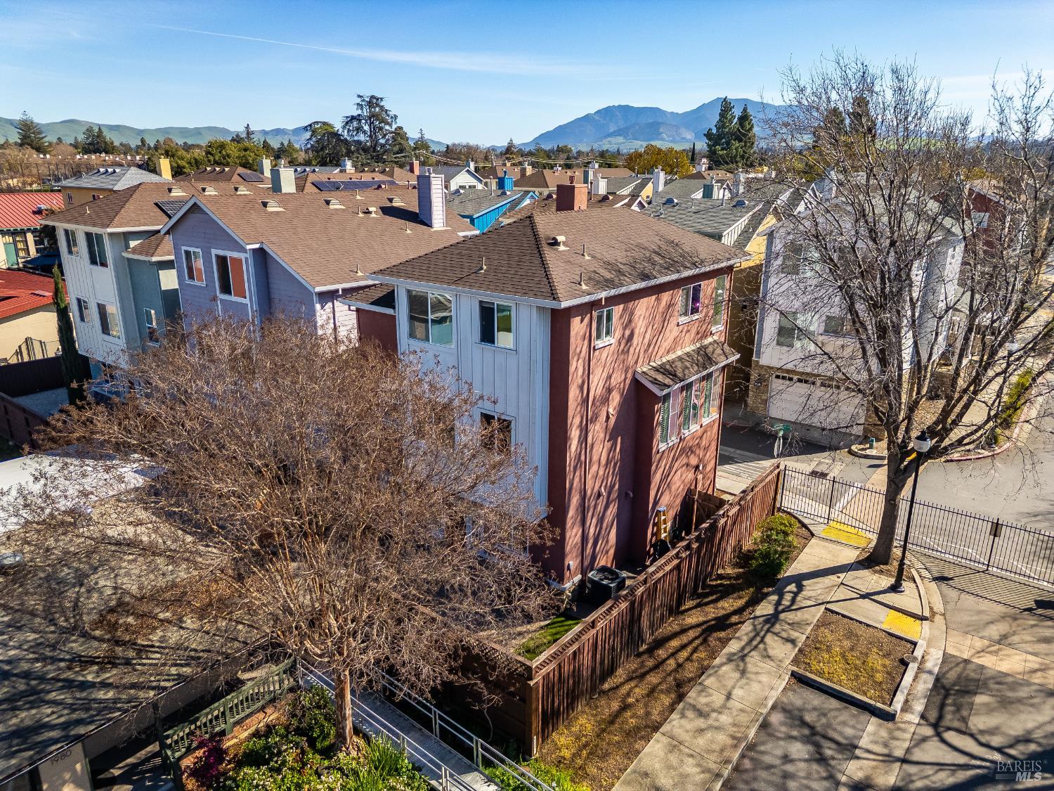 Detail Gallery Image 6 of 88 For 2640 Wisteria Way, Concord,  CA 94519 - 3 Beds | 3/1 Baths