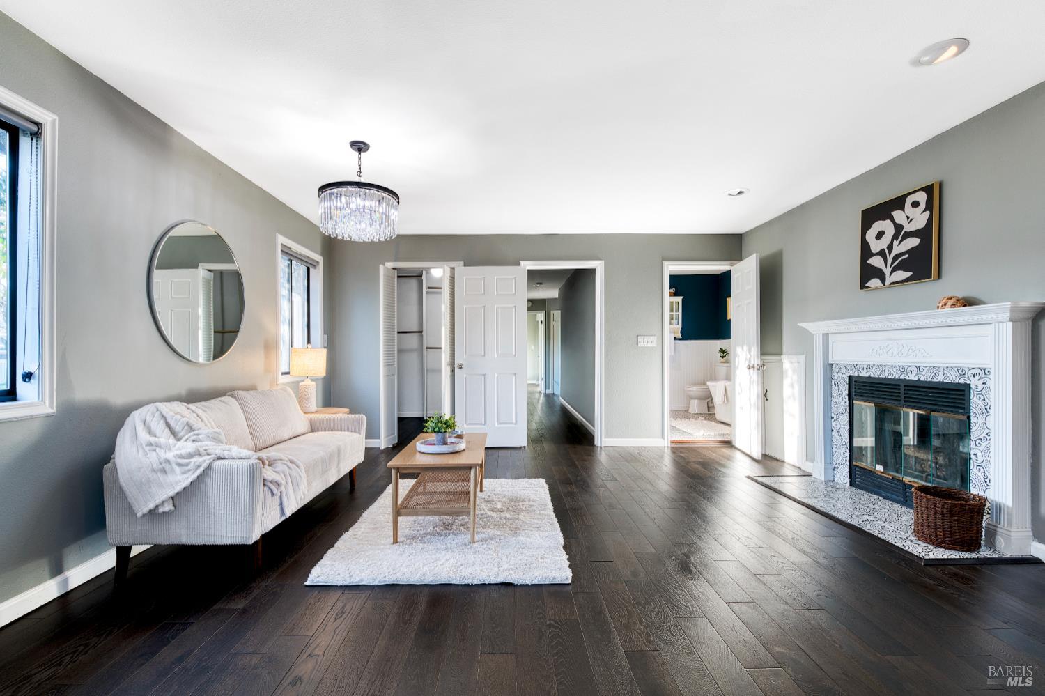 Detail Gallery Image 14 of 30 For 1534 Buchanan St, Novato,  CA 94947 - 5 Beds | 3/1 Baths