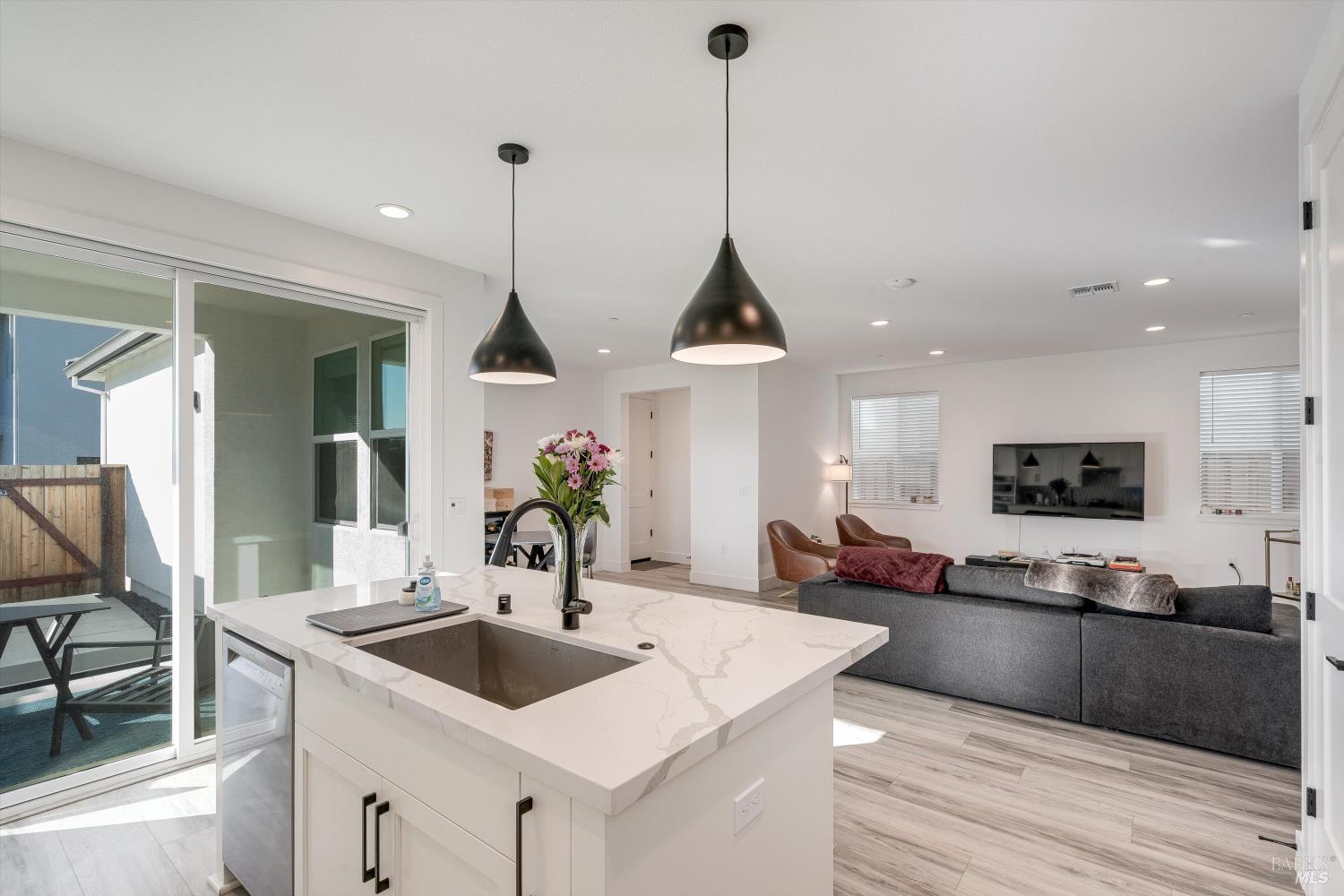 Detail Gallery Image 14 of 45 For 303 Flagship Dr, Napa,  CA 94558 - 4 Beds | 3 Baths