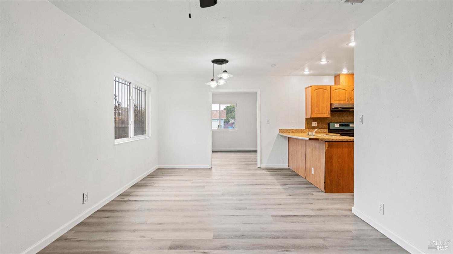 Detail Gallery Image 6 of 27 For 818 Falcon Dr, Vallejo,  CA 94589 - 3 Beds | 2 Baths