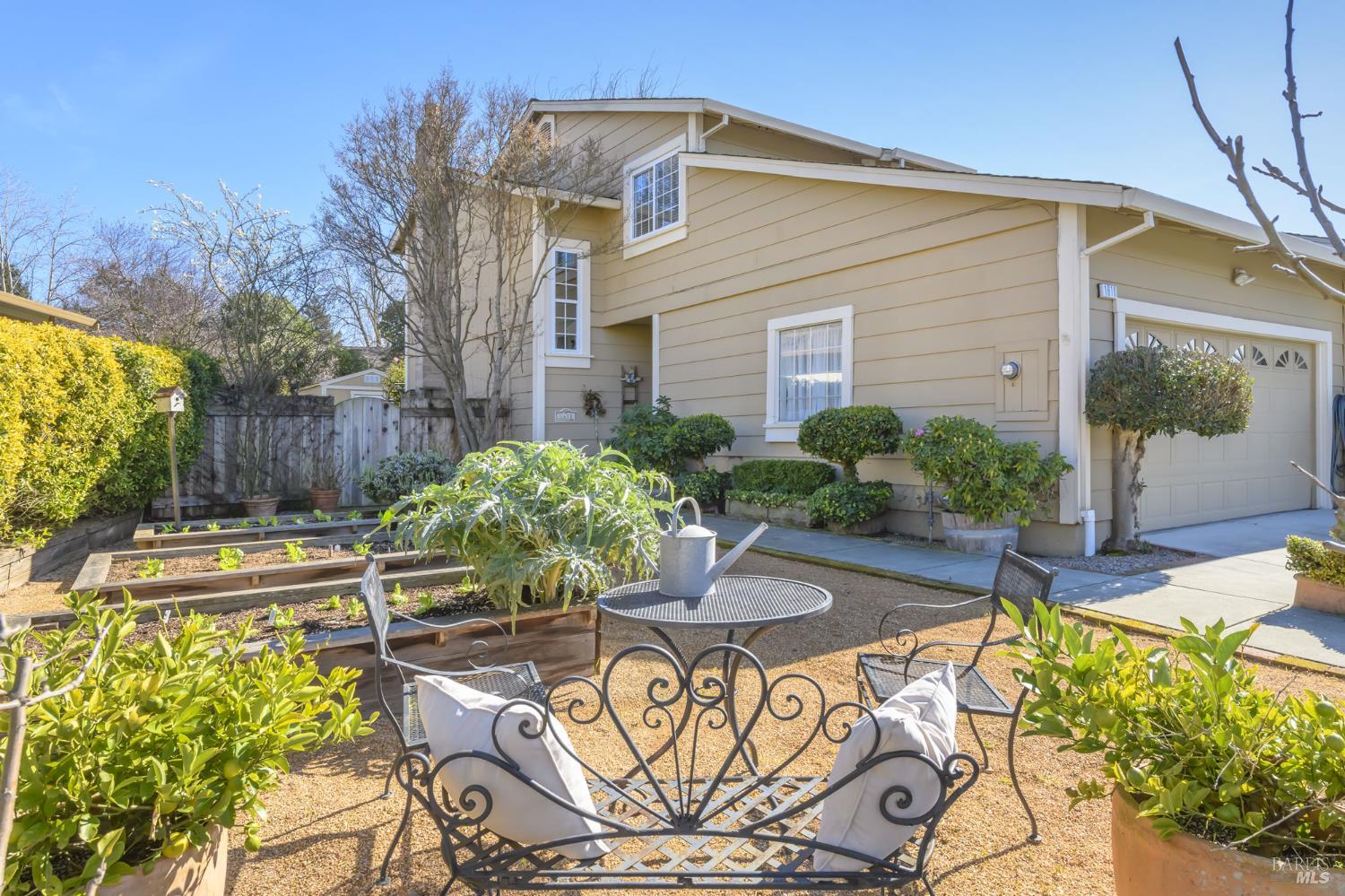 Detail Gallery Image 2 of 45 For 1610 Northstar Dr, Petaluma,  CA 94954 - 3 Beds | 2/1 Baths