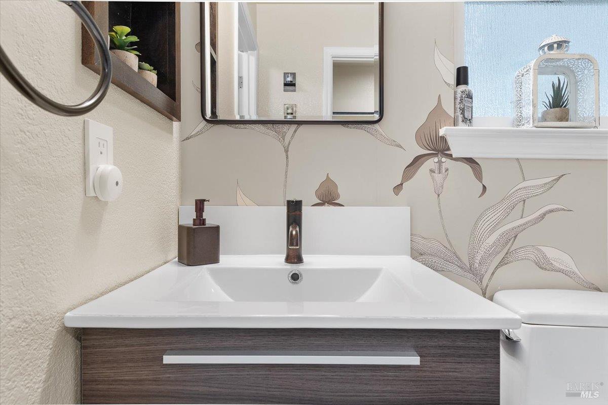 Detail Gallery Image 16 of 54 For 1631 Gamay St, Santa Rosa,  CA 95403 - 3 Beds | 2/1 Baths