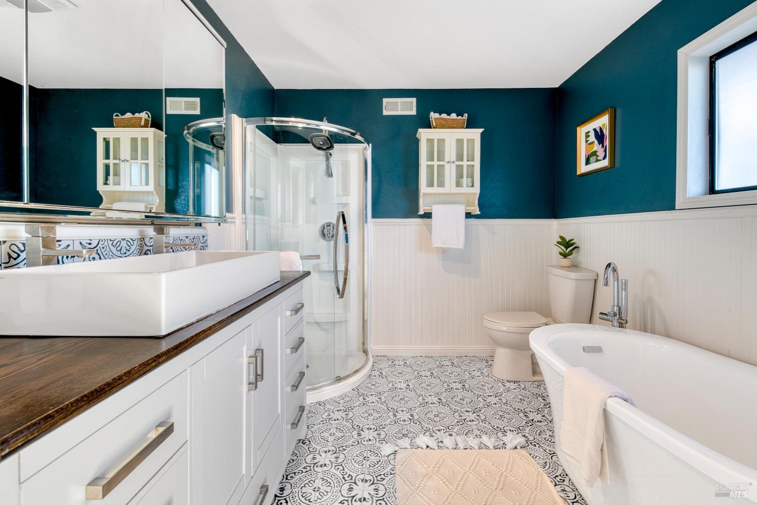 Detail Gallery Image 25 of 30 For 1534 Buchanan St, Novato,  CA 94947 - 5 Beds | 3/1 Baths