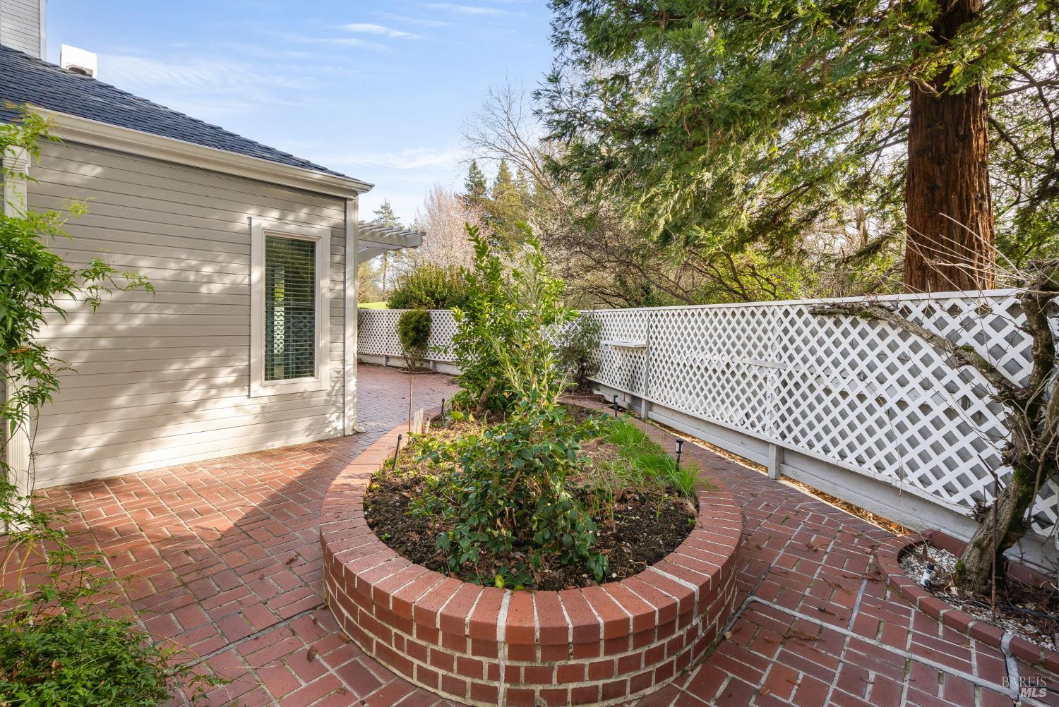 Detail Gallery Image 21 of 47 For 2322 Lakeview Dr, Santa Rosa,  CA 95405 - 3 Beds | 2 Baths