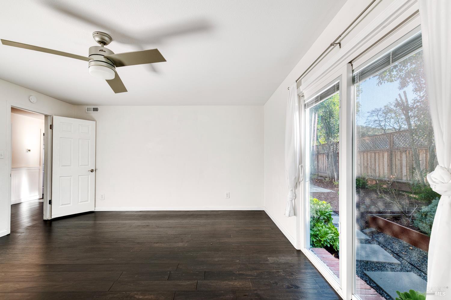 Detail Gallery Image 11 of 30 For 1534 Buchanan St, Novato,  CA 94947 - 5 Beds | 3/1 Baths