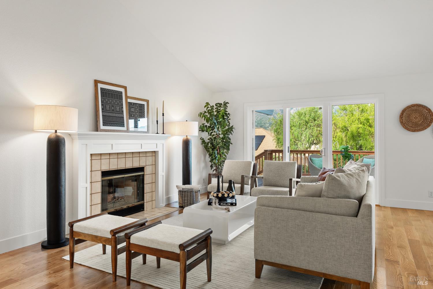 Detail Gallery Image 11 of 53 For 408 Woodley Way, Santa Rosa,  CA 95409 - 3 Beds | 2/1 Baths