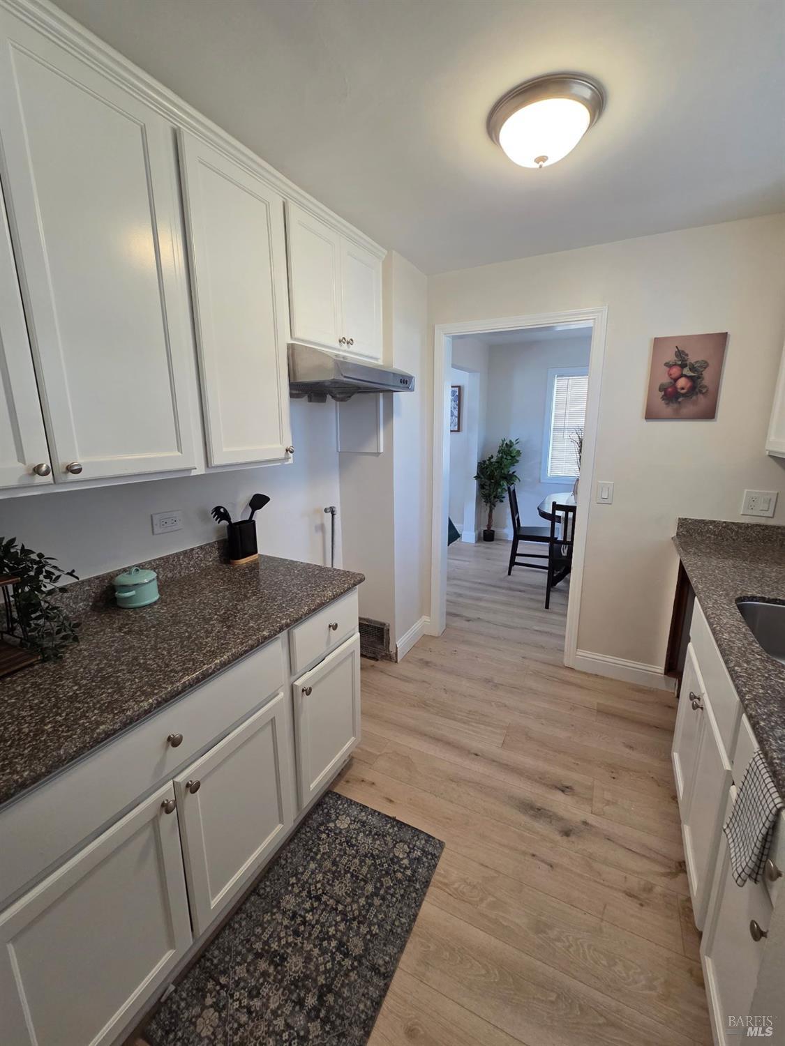 Detail Gallery Image 6 of 18 For 108 Hermosa Ave, Vallejo,  CA 94589 - 3 Beds | 1 Baths