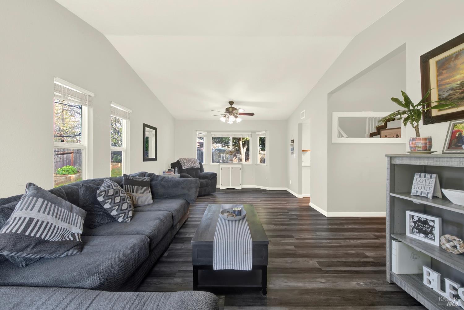 Detail Gallery Image 18 of 81 For 369 Kendrick Ln, Vacaville,  CA 95687 - 3 Beds | 3 Baths