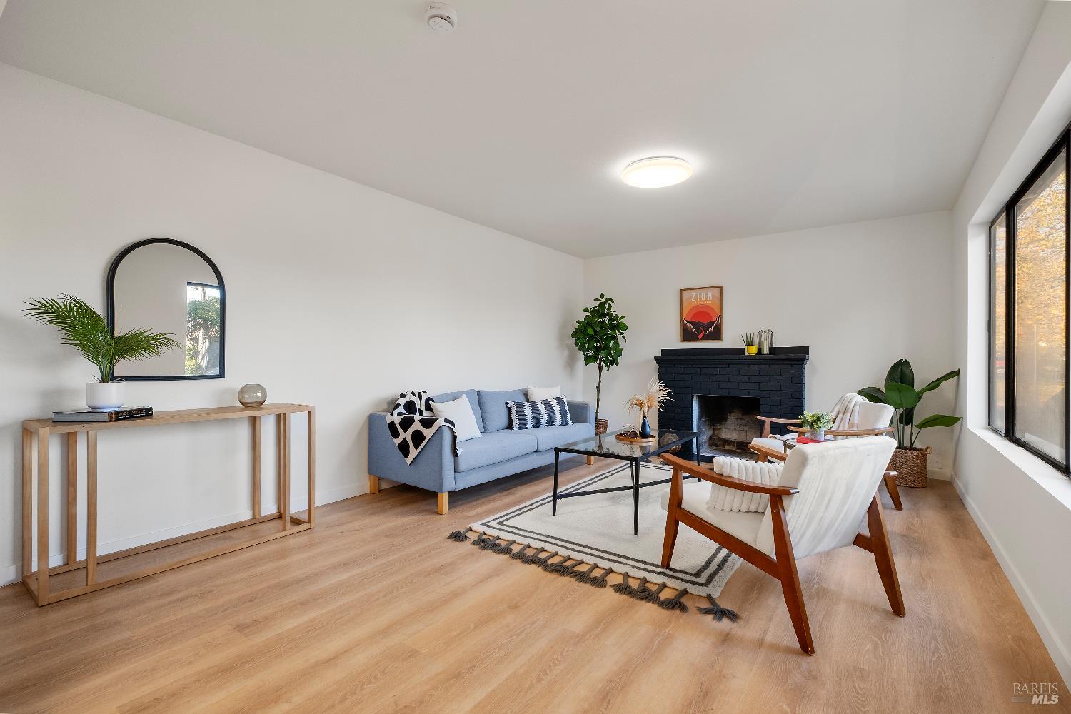 Detail Gallery Image 6 of 28 For 1313 Mcgregor Ave, Petaluma,  CA 94954 - 3 Beds | 1 Baths