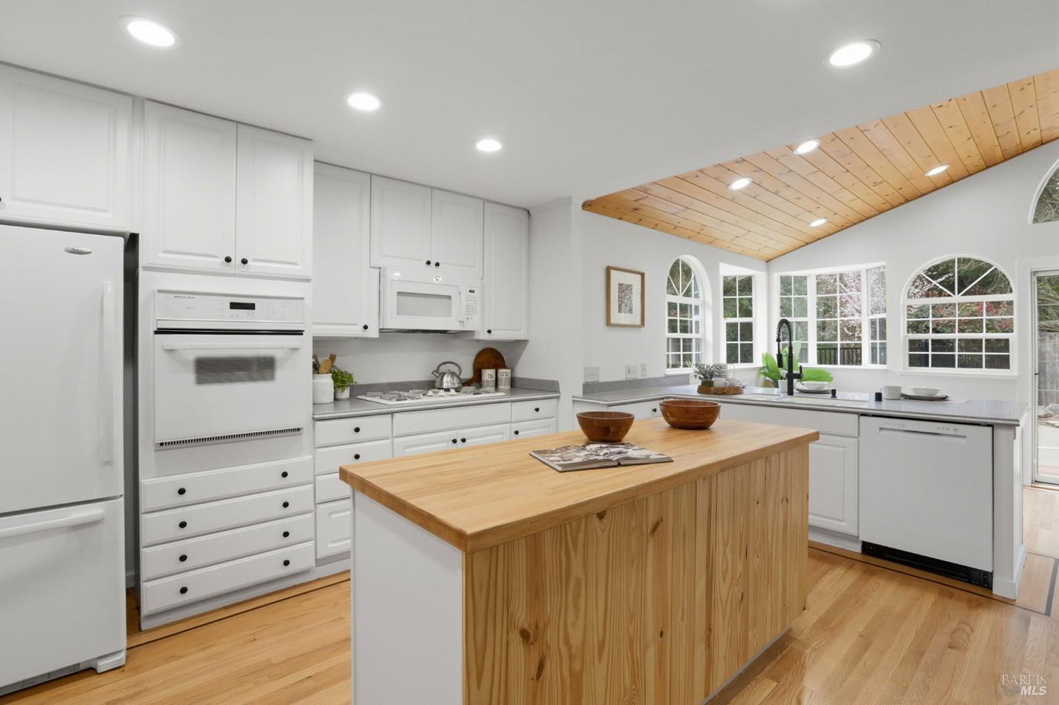 Detail Gallery Image 15 of 44 For 12 Angelica Ct, Novato,  CA 94947 - 3 Beds | 2 Baths