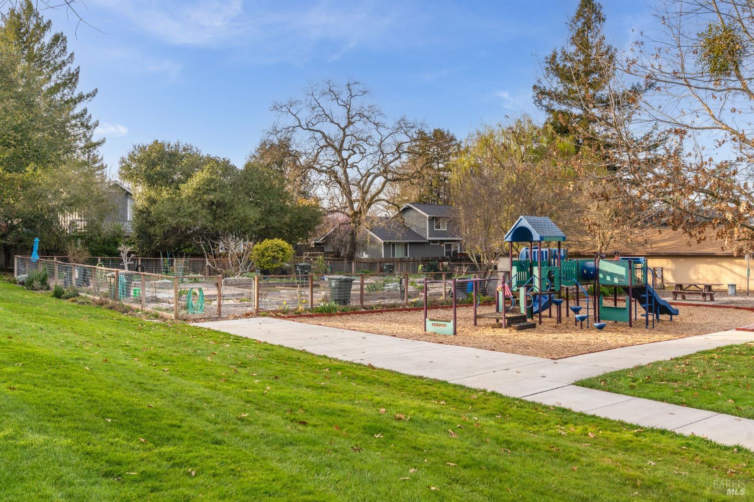 Detail Gallery Image 39 of 47 For 2322 Lakeview Dr, Santa Rosa,  CA 95405 - 3 Beds | 2 Baths