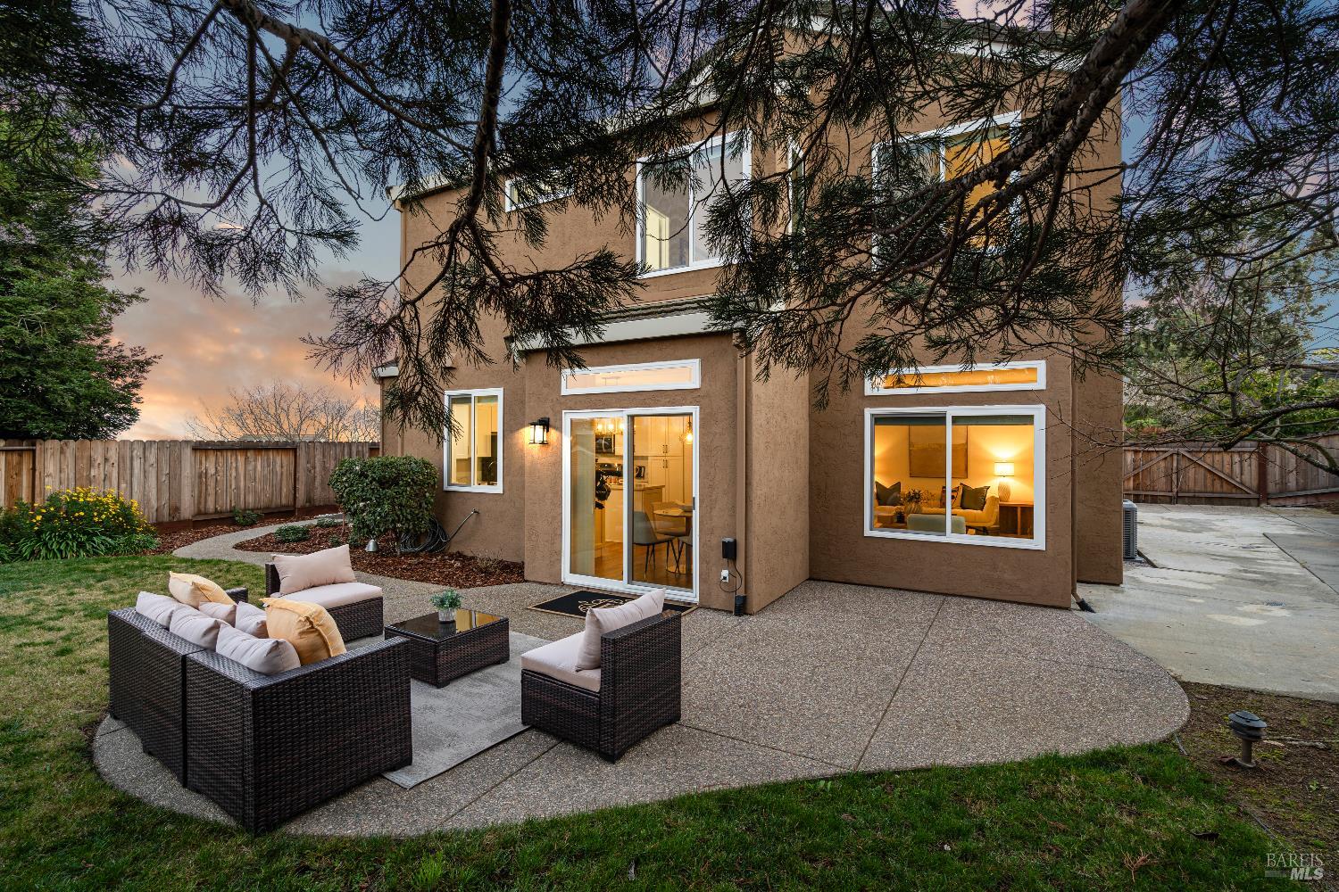 Detail Gallery Image 5 of 80 For 365 Allen Way, Benicia,  CA 94510 - 4 Beds | 3 Baths