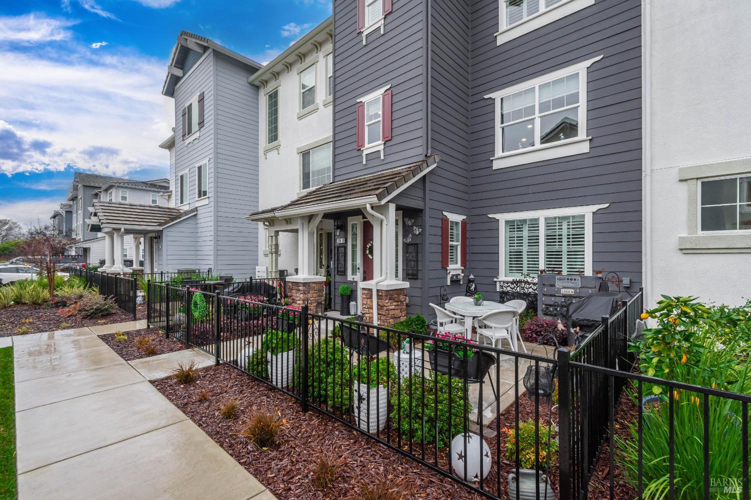 Detail Gallery Image 5 of 52 For 324 Pear Tree Ter #D,  Napa,  CA 94558 - 3 Beds | 2/1 Baths