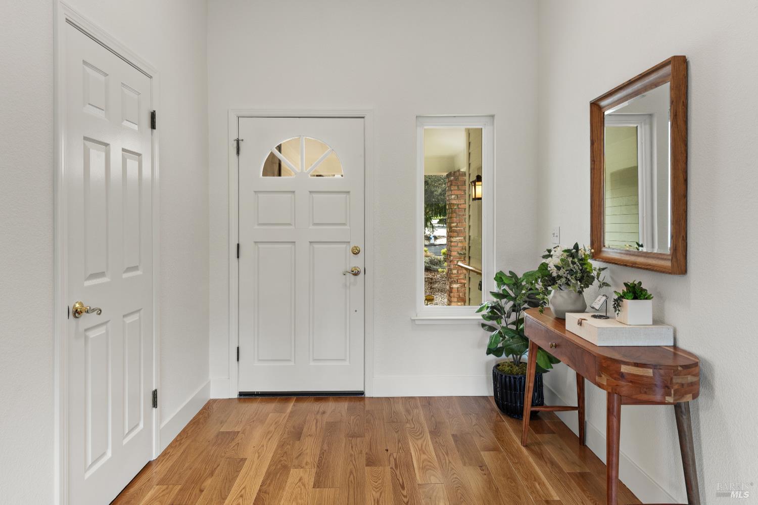 Detail Gallery Image 9 of 53 For 408 Woodley Way, Santa Rosa,  CA 95409 - 3 Beds | 2/1 Baths