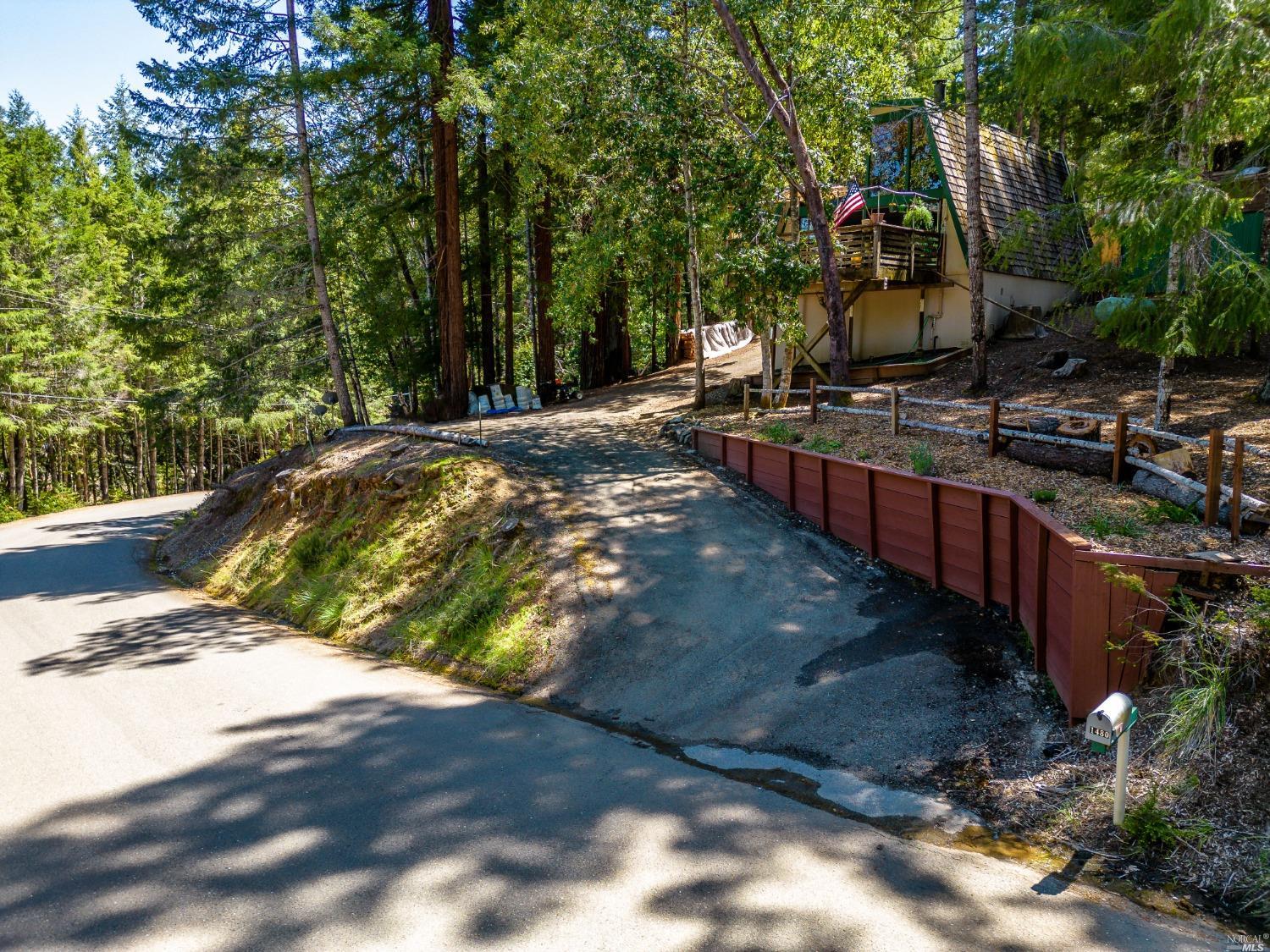 Detail Gallery Image 2 of 22 For 1500 Perch Way, Willits,  CA 95490 - 2 Beds | 2 Baths