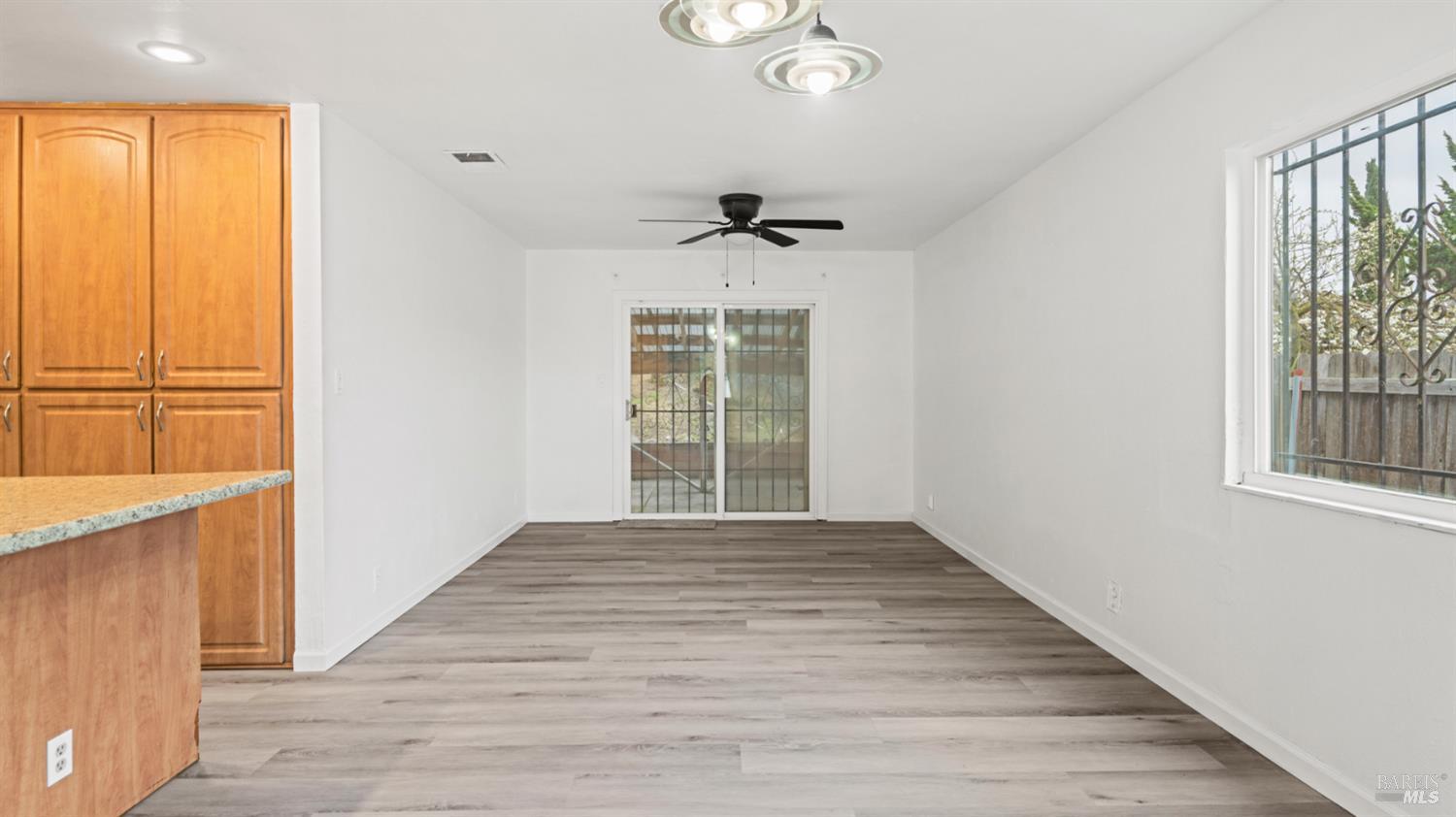 Detail Gallery Image 5 of 27 For 818 Falcon Dr, Vallejo,  CA 94589 - 3 Beds | 2 Baths