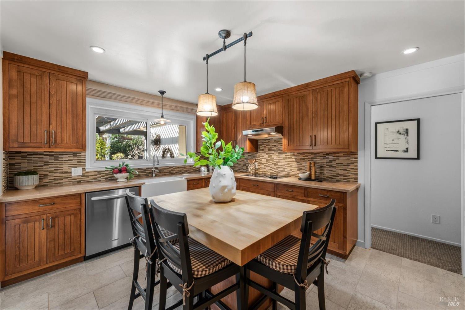 Detail Gallery Image 9 of 38 For 1841 Spring Mountain Rd, Saint Helena,  CA 94574 - 3 Beds | 2 Baths