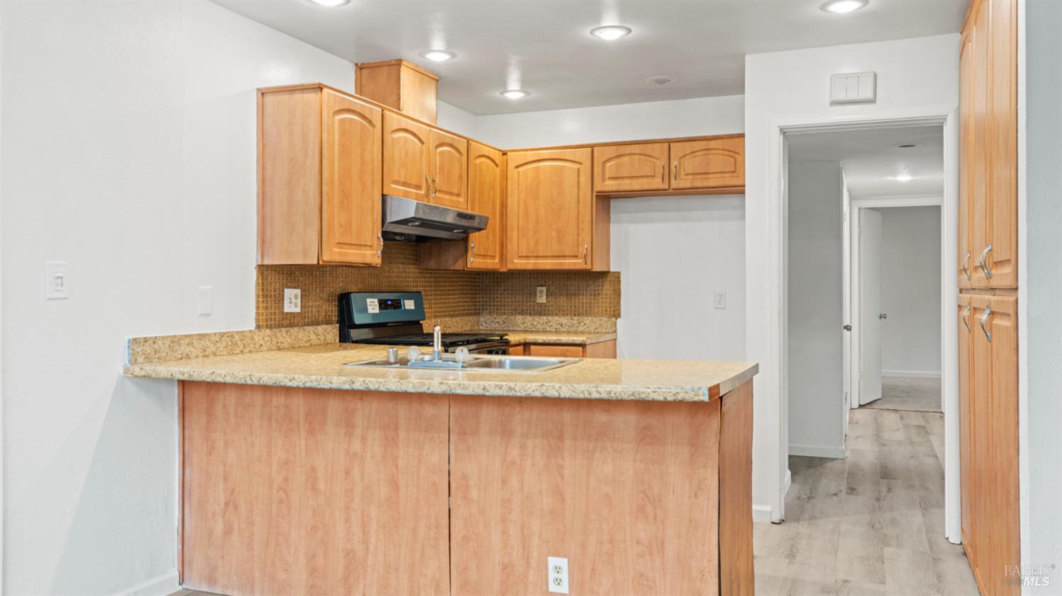 Detail Gallery Image 7 of 27 For 818 Falcon Dr, Vallejo,  CA 94589 - 3 Beds | 2 Baths