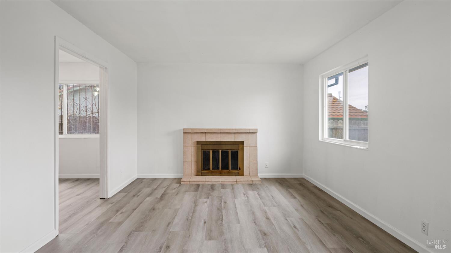 Detail Gallery Image 3 of 27 For 818 Falcon Dr, Vallejo,  CA 94589 - 3 Beds | 2 Baths