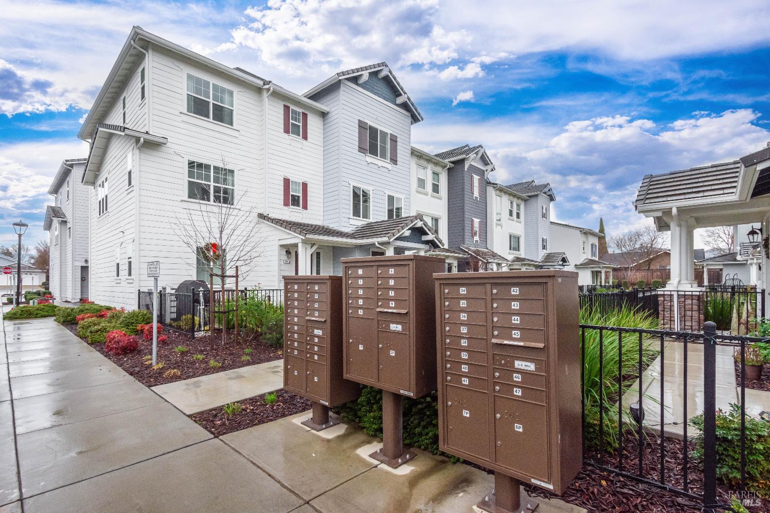 Detail Gallery Image 47 of 52 For 324 Pear Tree Ter #D,  Napa,  CA 94558 - 3 Beds | 2/1 Baths