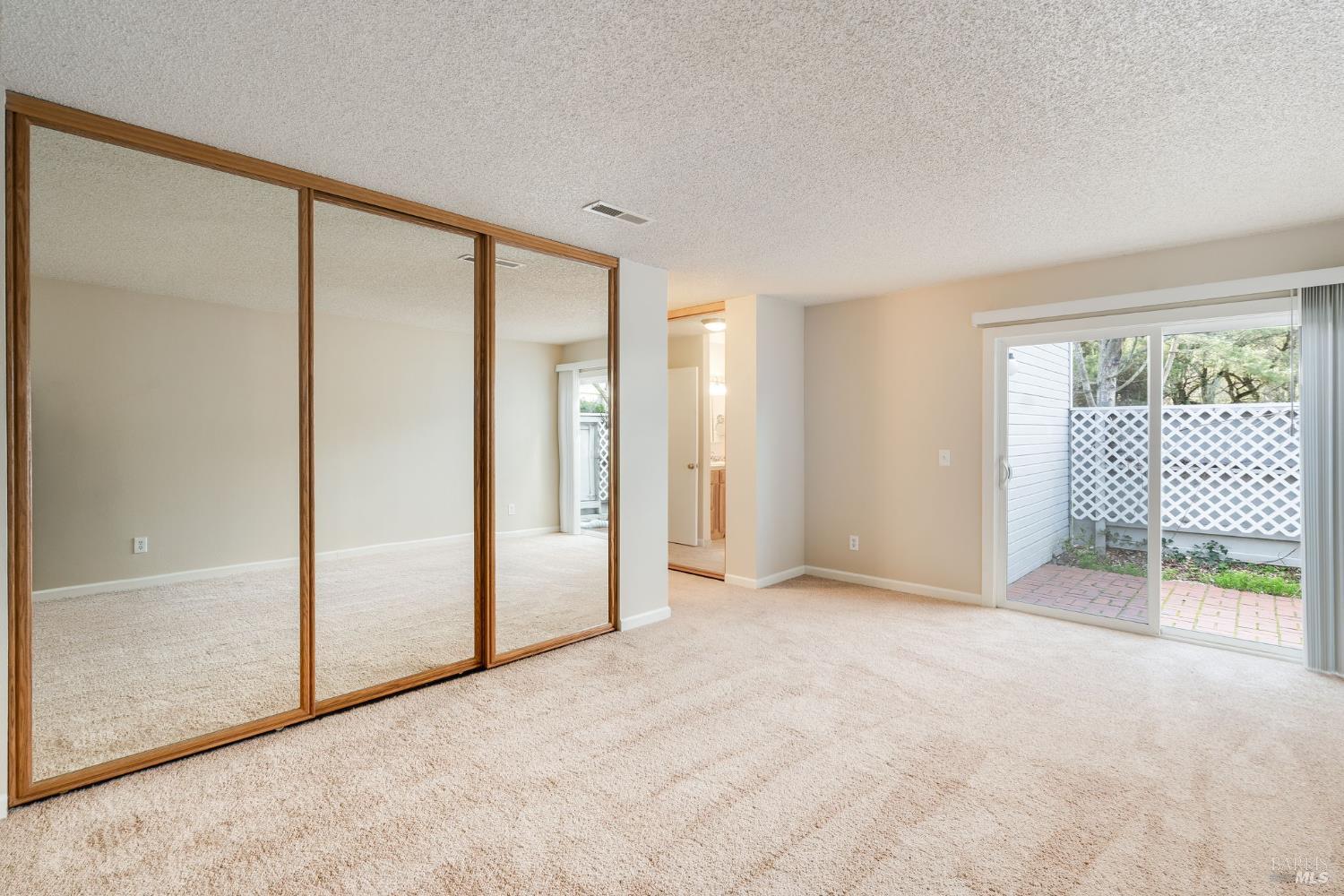 Detail Gallery Image 10 of 47 For 2322 Lakeview Dr, Santa Rosa,  CA 95405 - 3 Beds | 2 Baths