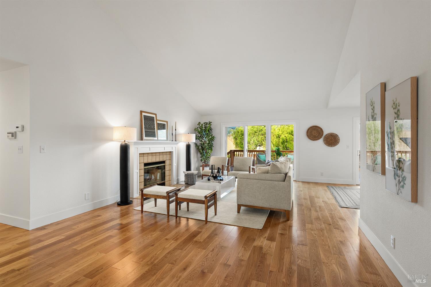 Detail Gallery Image 10 of 53 For 408 Woodley Way, Santa Rosa,  CA 95409 - 3 Beds | 2/1 Baths