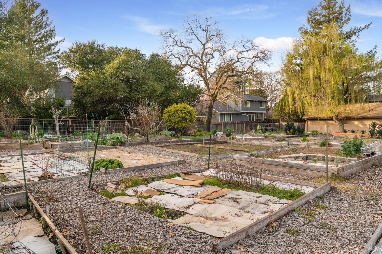 Detail Gallery Image 38 of 47 For 2322 Lakeview Dr, Santa Rosa,  CA 95405 - 3 Beds | 2 Baths