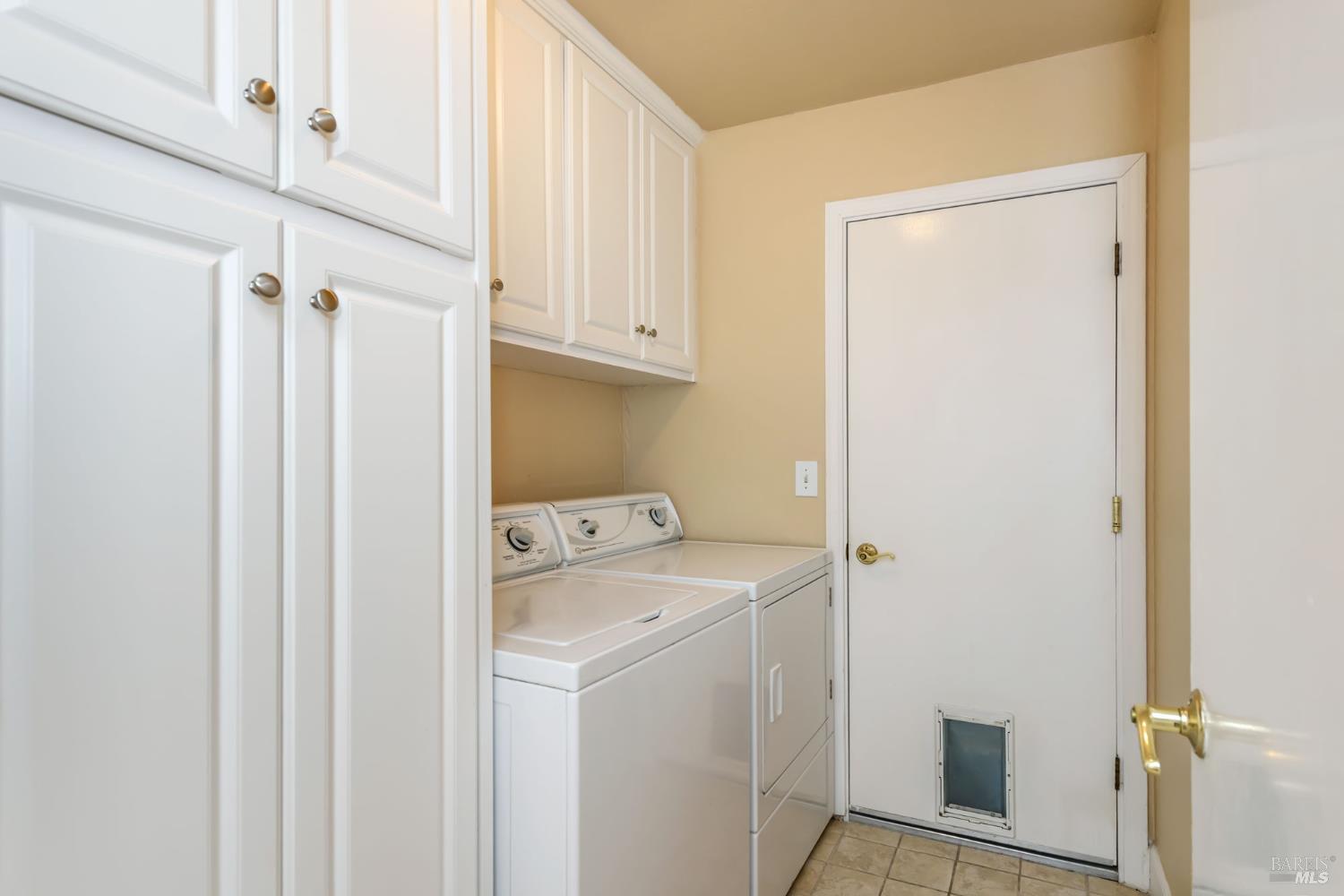 Detail Gallery Image 17 of 45 For 1610 Northstar Dr, Petaluma,  CA 94954 - 3 Beds | 2/1 Baths