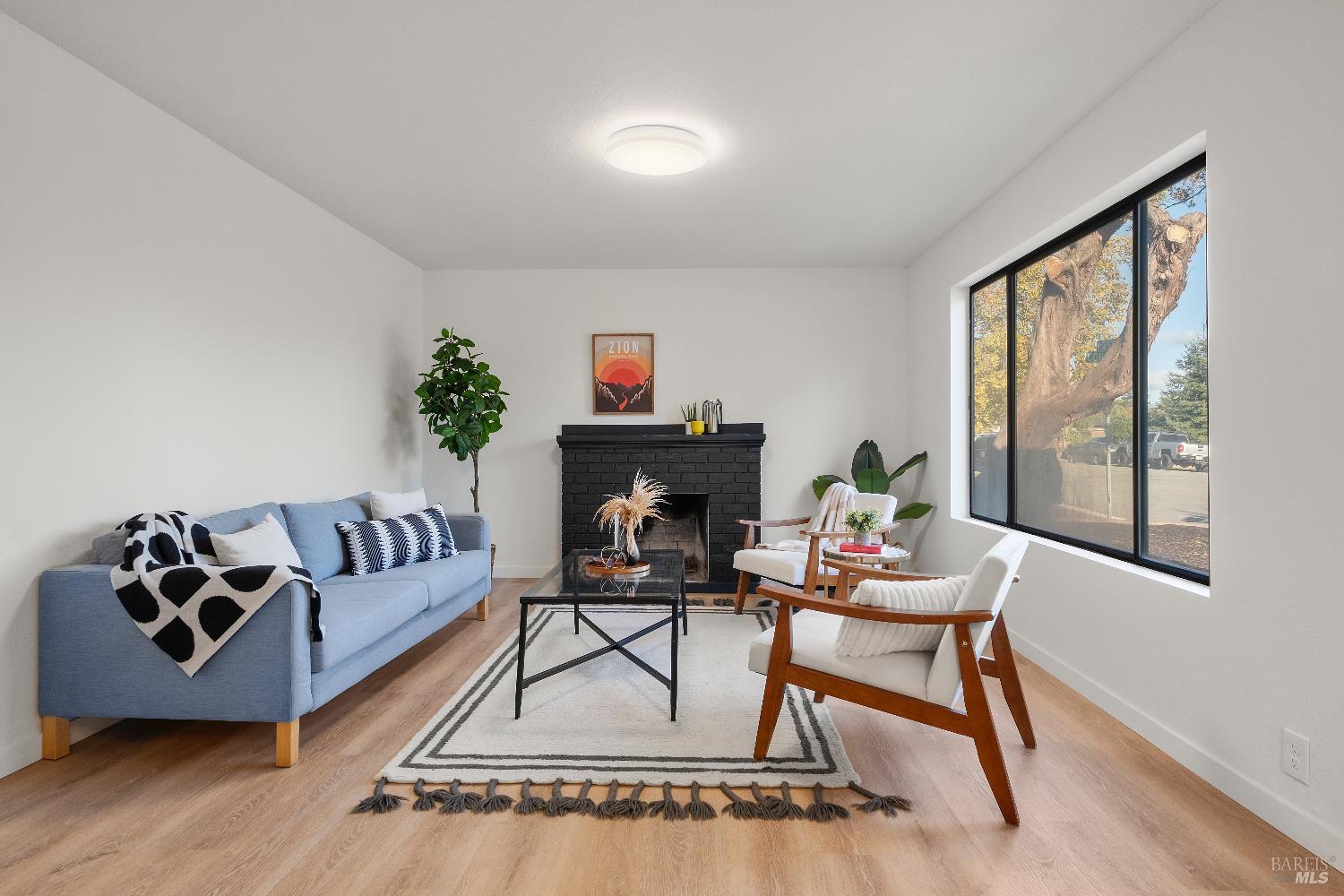 Detail Gallery Image 7 of 28 For 1313 Mcgregor Ave, Petaluma,  CA 94954 - 3 Beds | 1 Baths